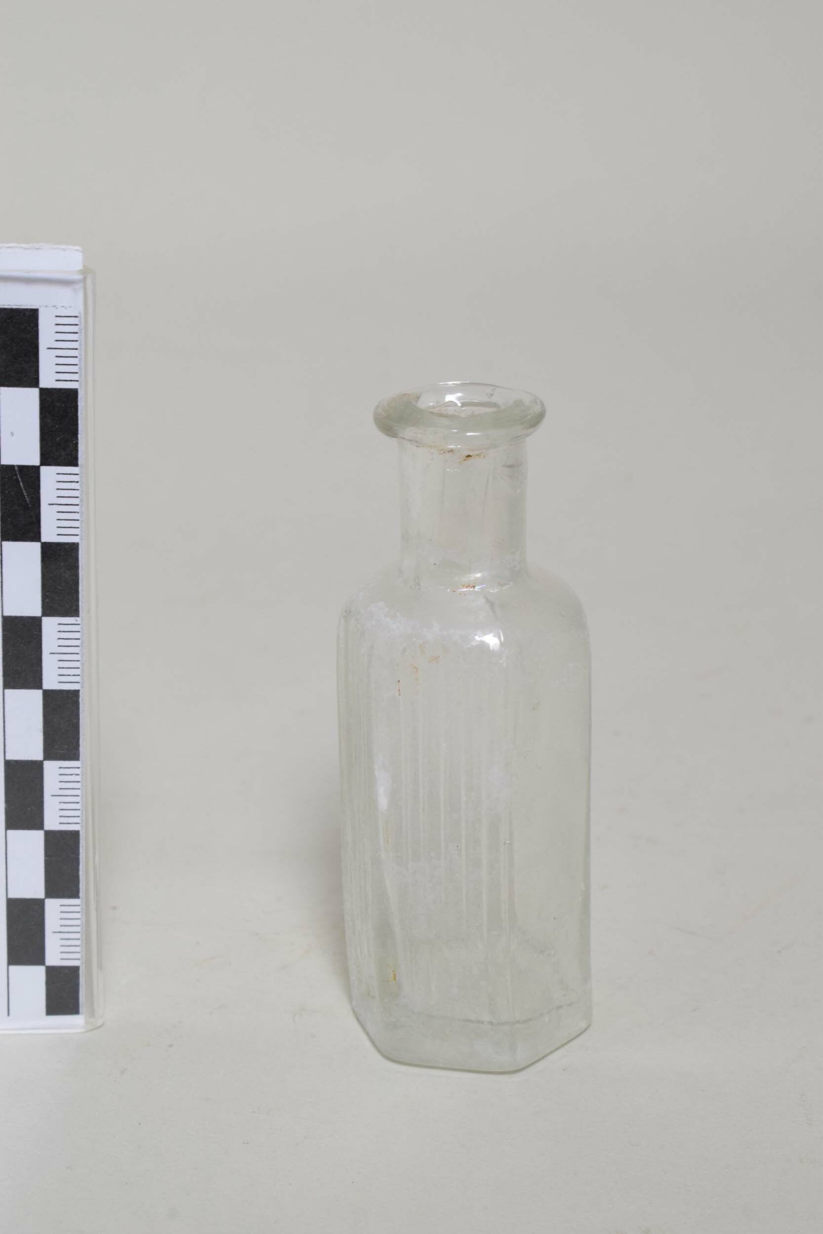 Apothekenflasche (Heimatmuseum Dohna CC BY-NC-SA)
