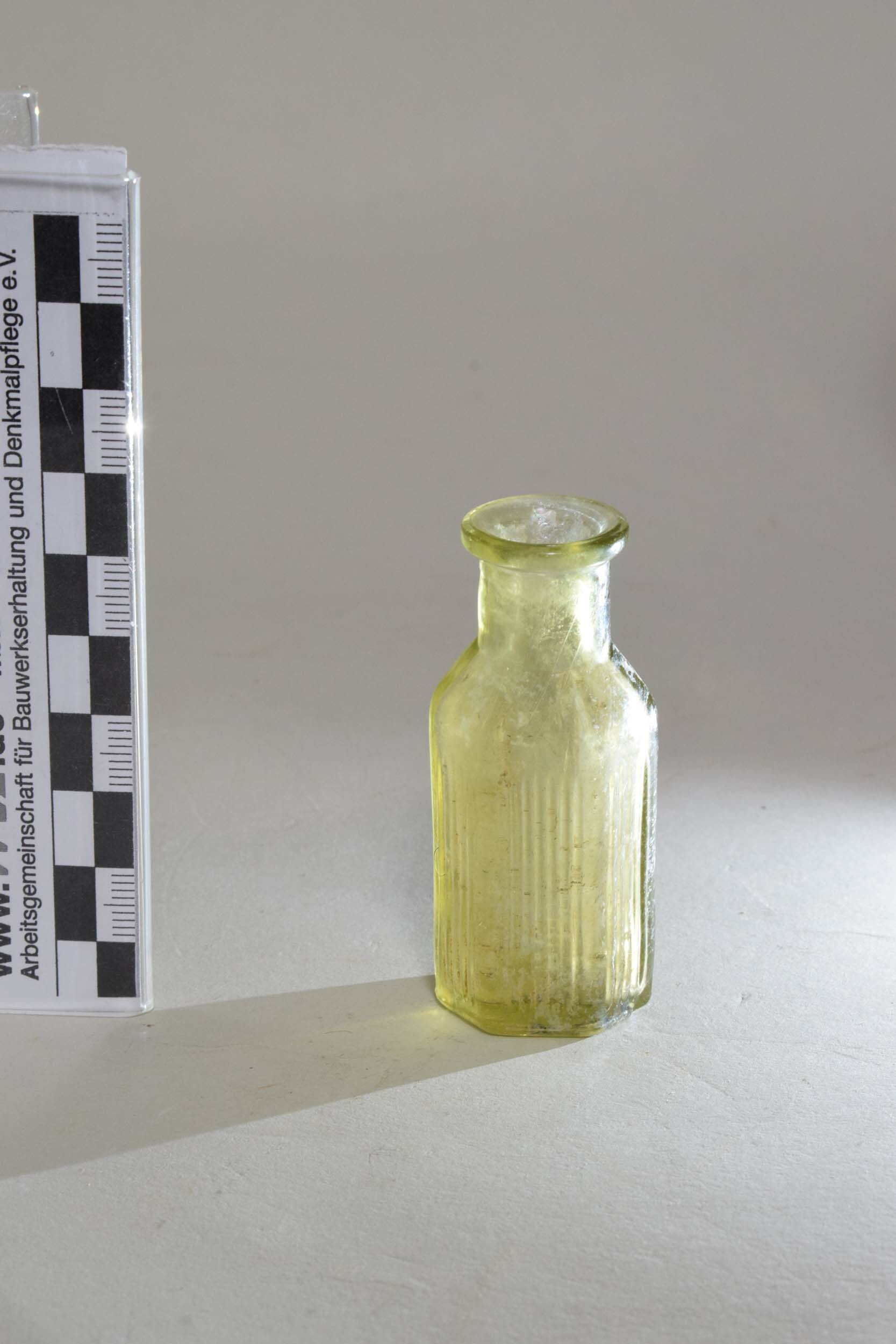 Apothekenflasche (Heimatmuseum Dohna CC BY-NC-SA)