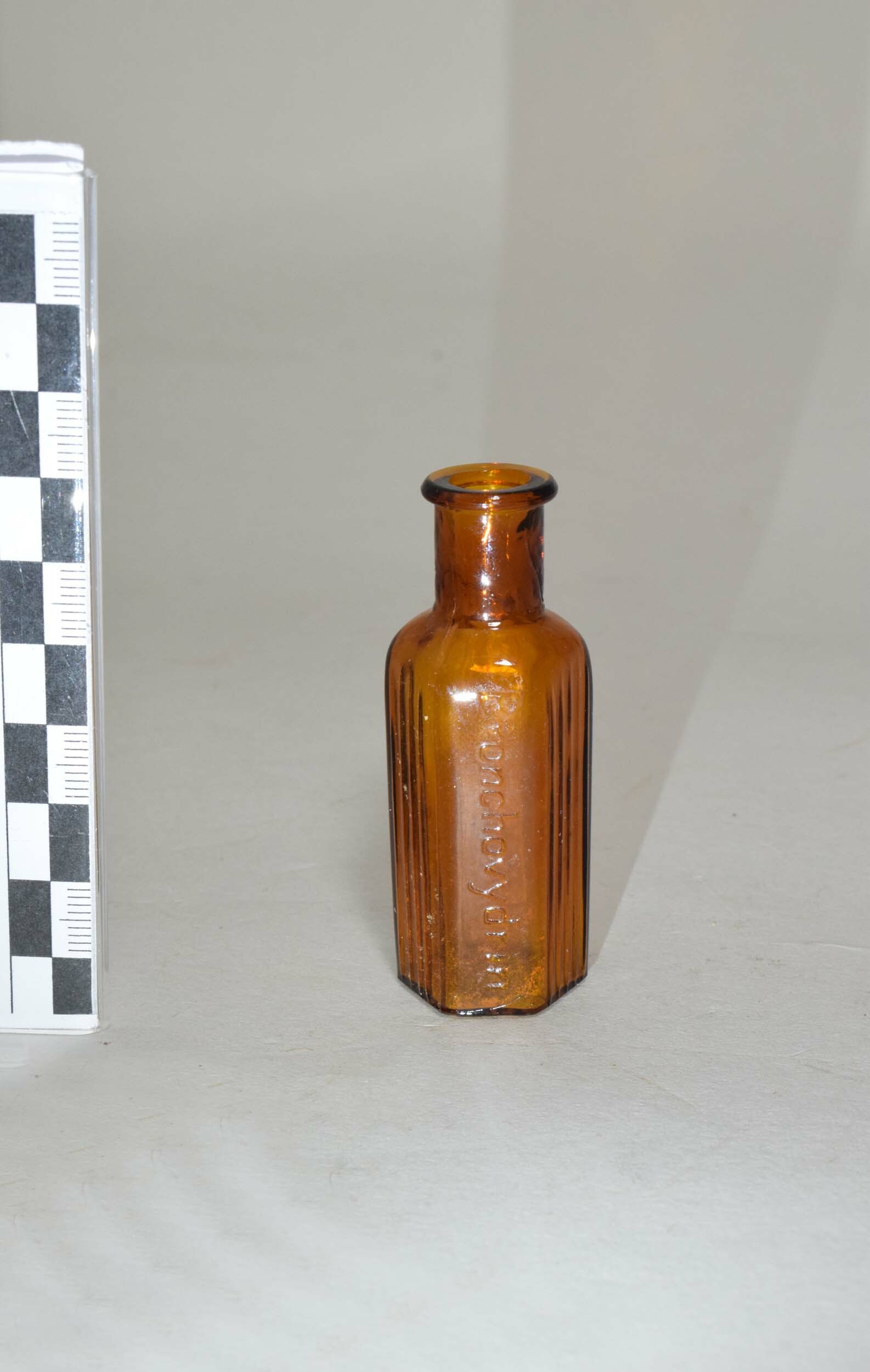 Apothekenflasche "Bronchovydrin" (Heimatmuseum Dohna CC BY-NC-SA)