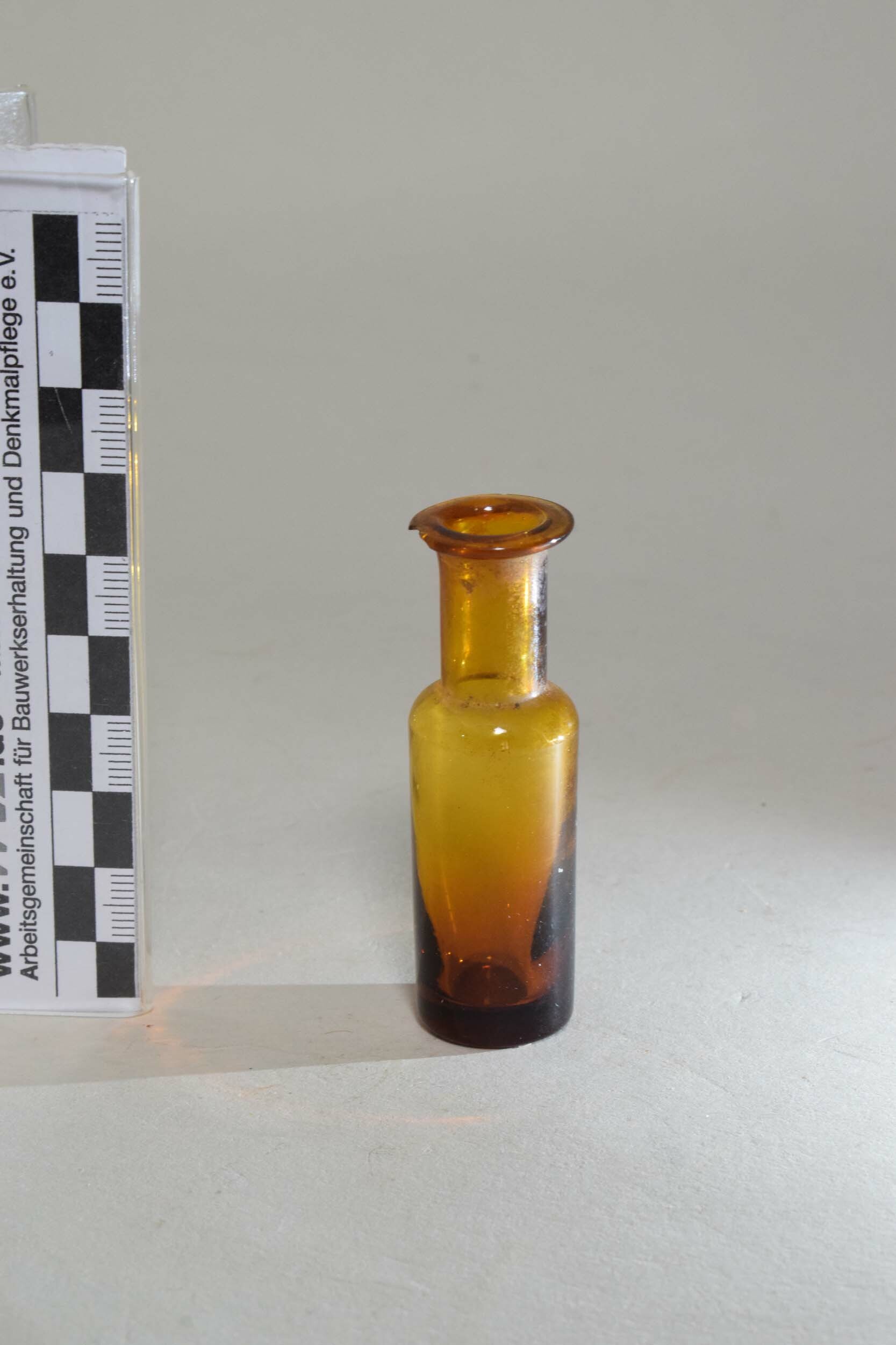 Kleine Arzneiflasche (ohne Verschluss) (Heimatmuseum Dohna CC BY-NC-SA)