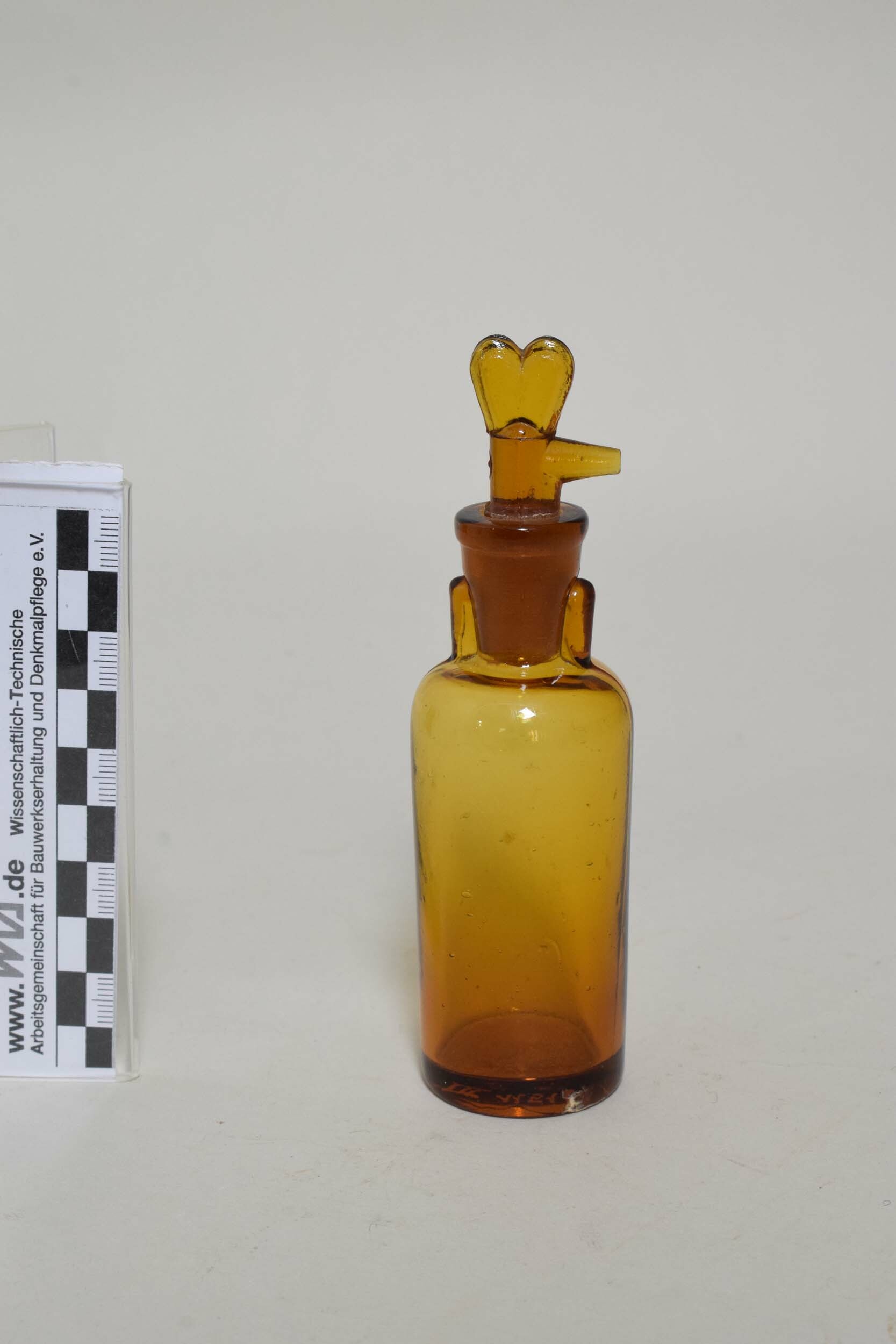 Tropfenfläschchen mit Drehstopfen, 50 ml (Heimatmuseum Dohna CC BY-NC-SA)