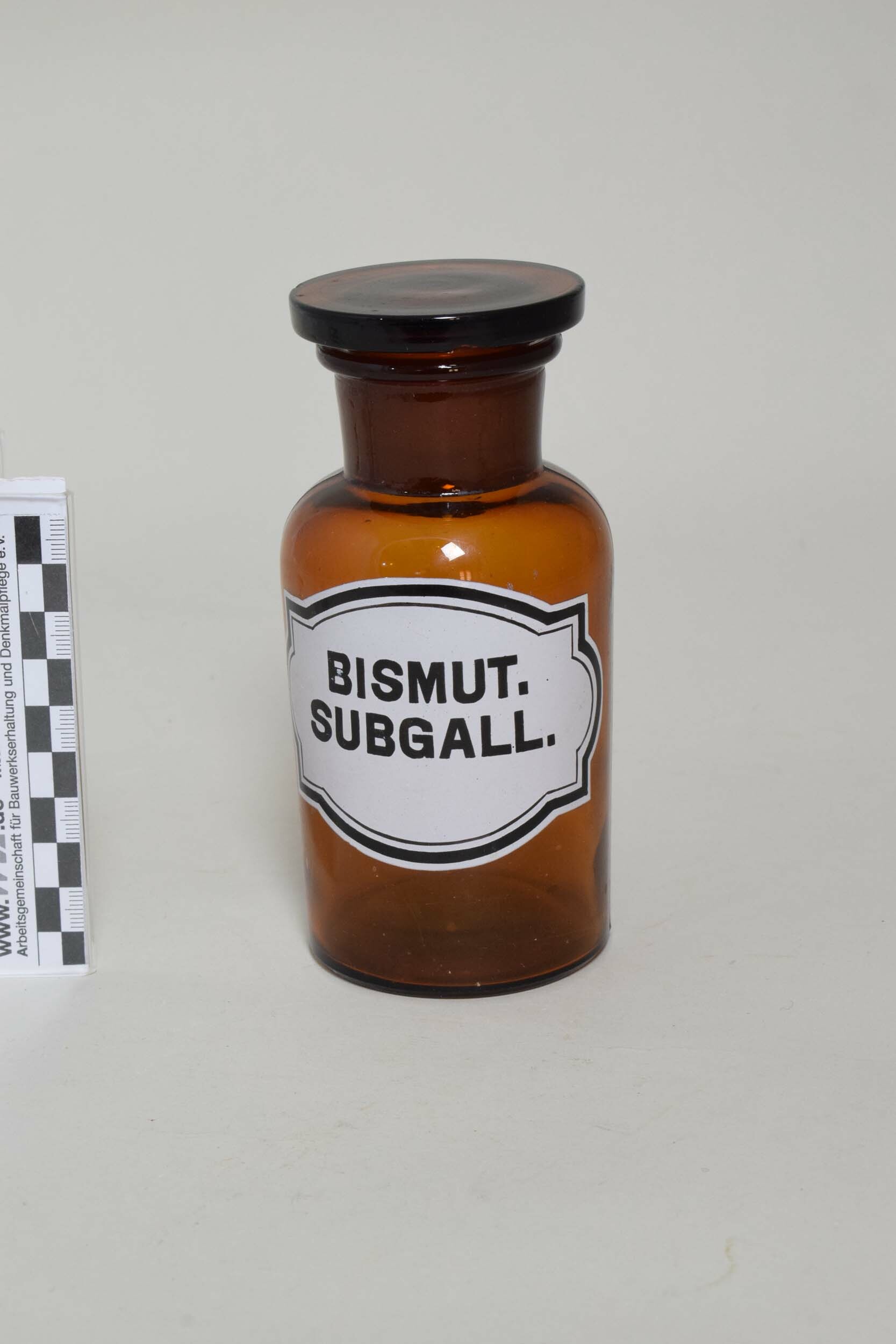 Apothekenflasche "BISMUT. SUBGALL." (Kaliumbromat) (Heimatmuseum Dohna CC BY-NC-SA)
