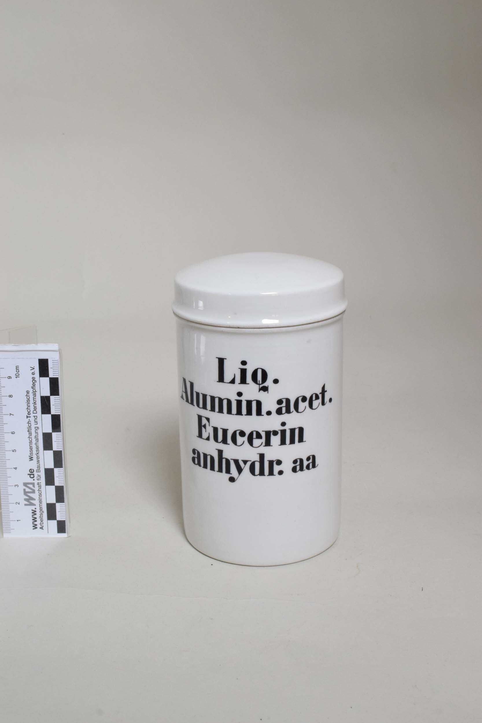 Arzneimitteldose "Liq. Alumin. Acet. Eucerin anhydr. Aa" (Heimatmuseum Dohna CC BY-NC-SA)