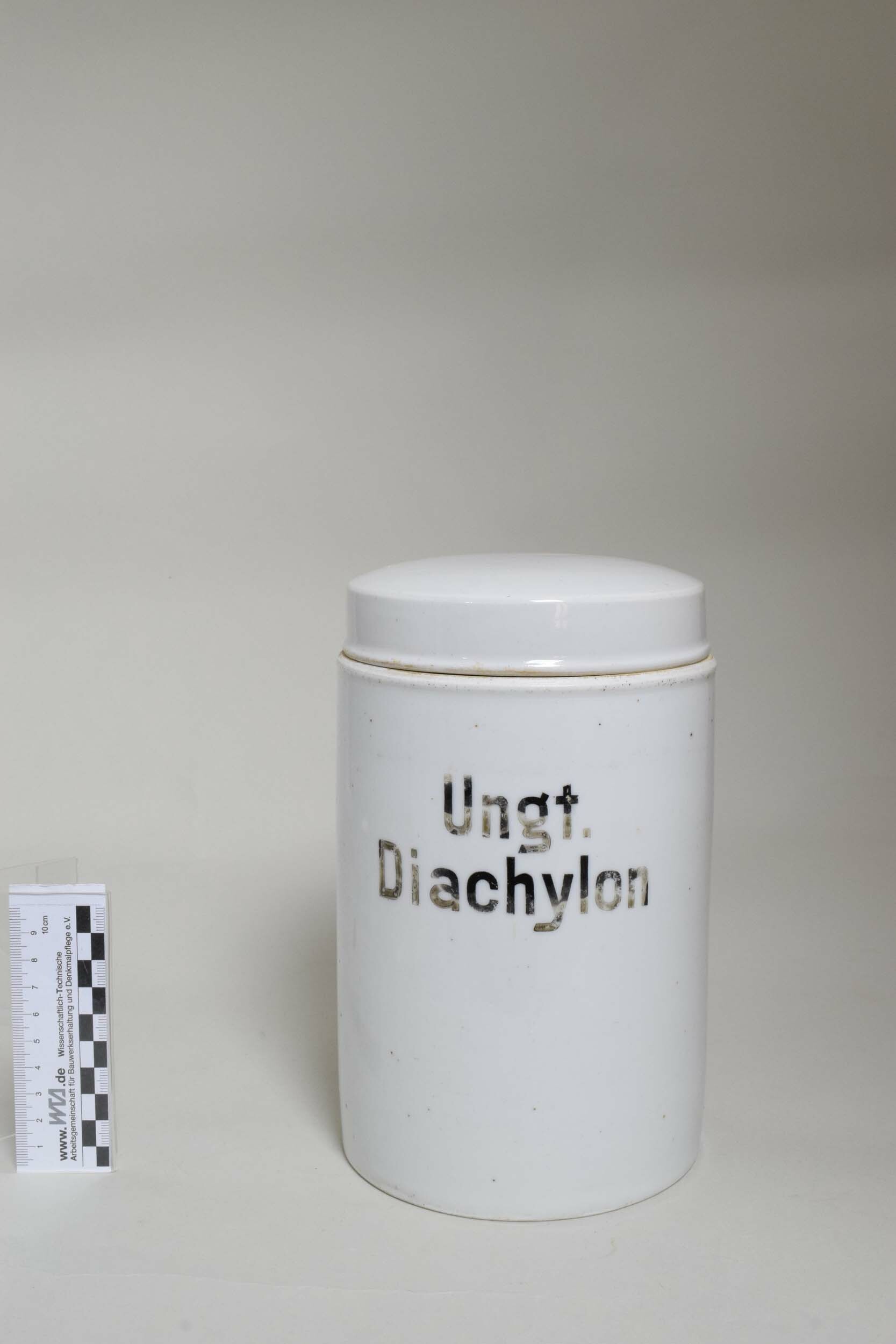 Arzneimitteldose "Ungt. Diachylon" (Heimatmuseum Dohna CC BY-NC-SA)