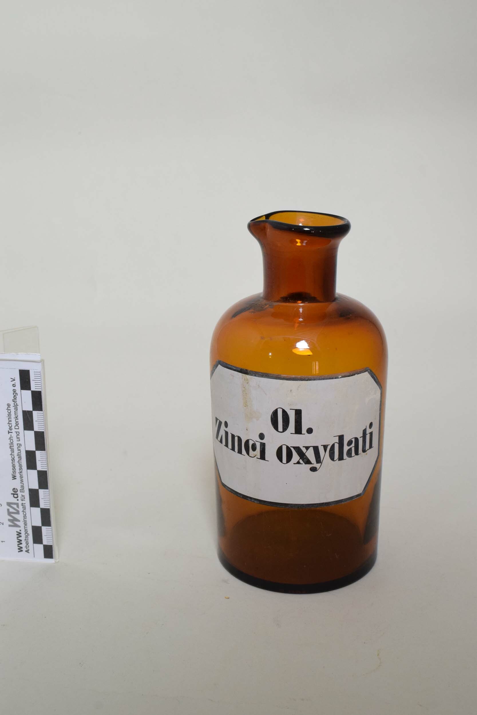Apothekenflasche "Ol. Zinci oxydati" (Heimatmuseum Dohna CC BY-NC-SA)
