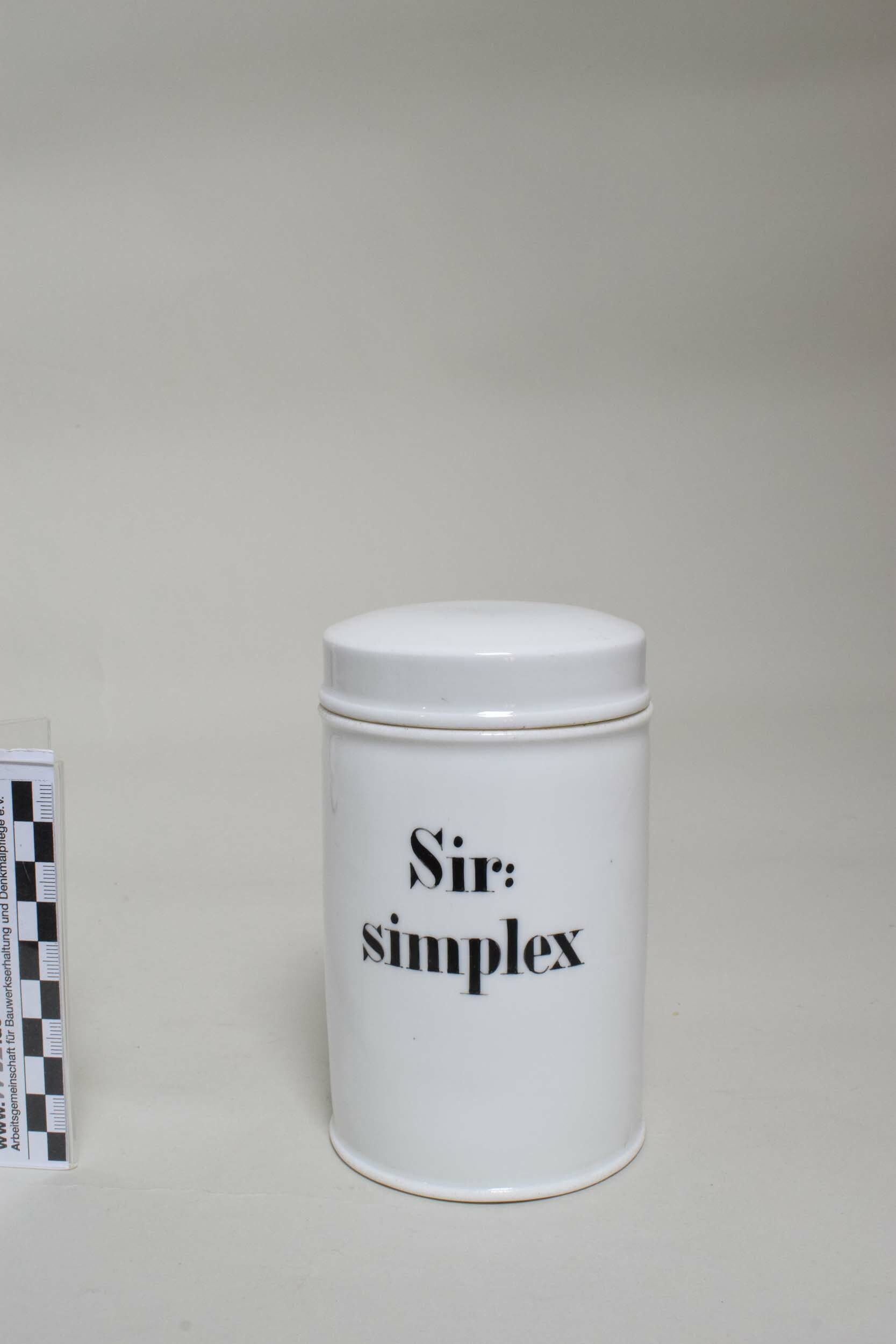 Arzneimitteldose "Sir:simplex" (Heimatmuseum Dohna CC BY-NC-SA)
