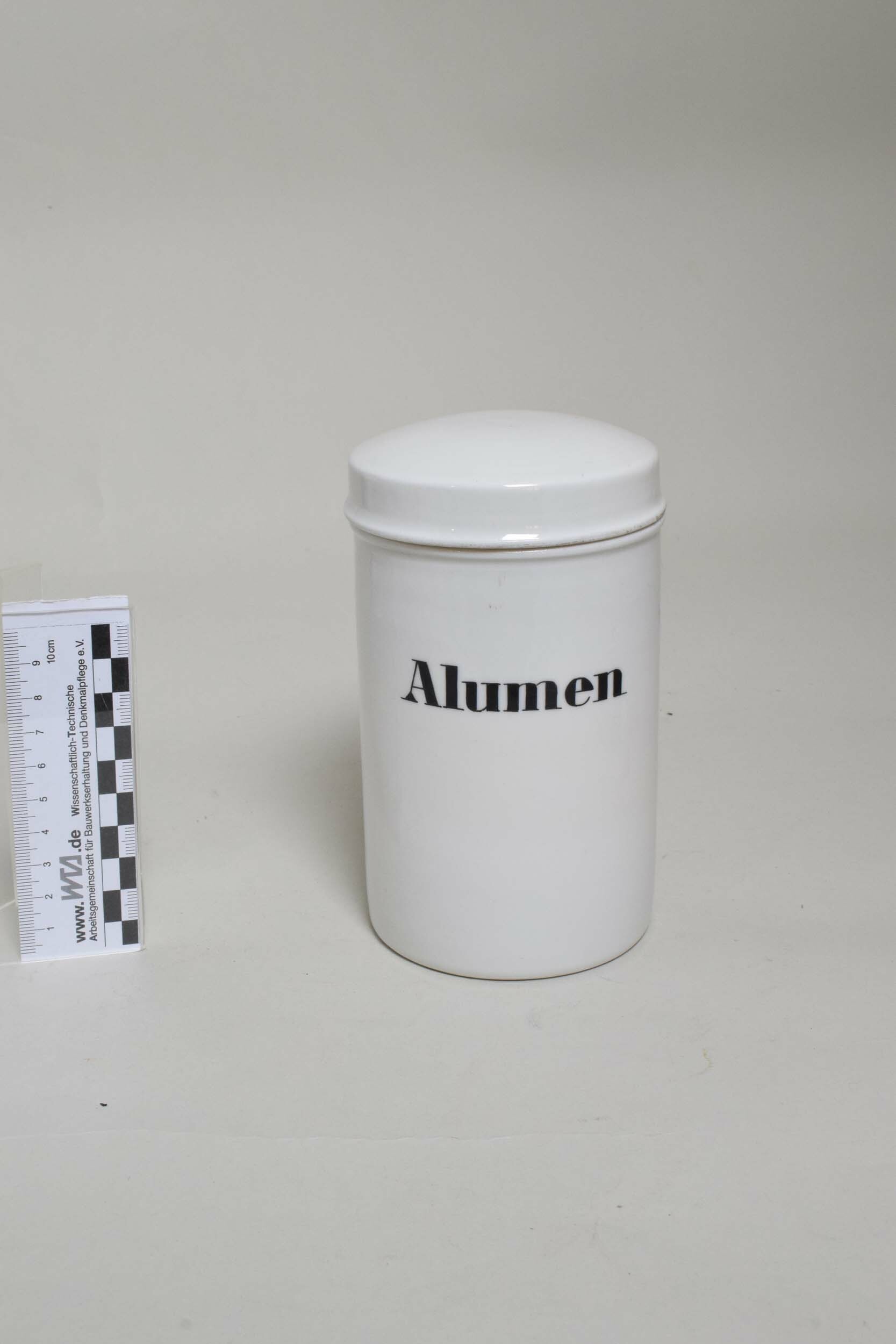 Arzneimitteldose "Alumen" (Heimatmuseum Dohna CC BY-NC-SA)