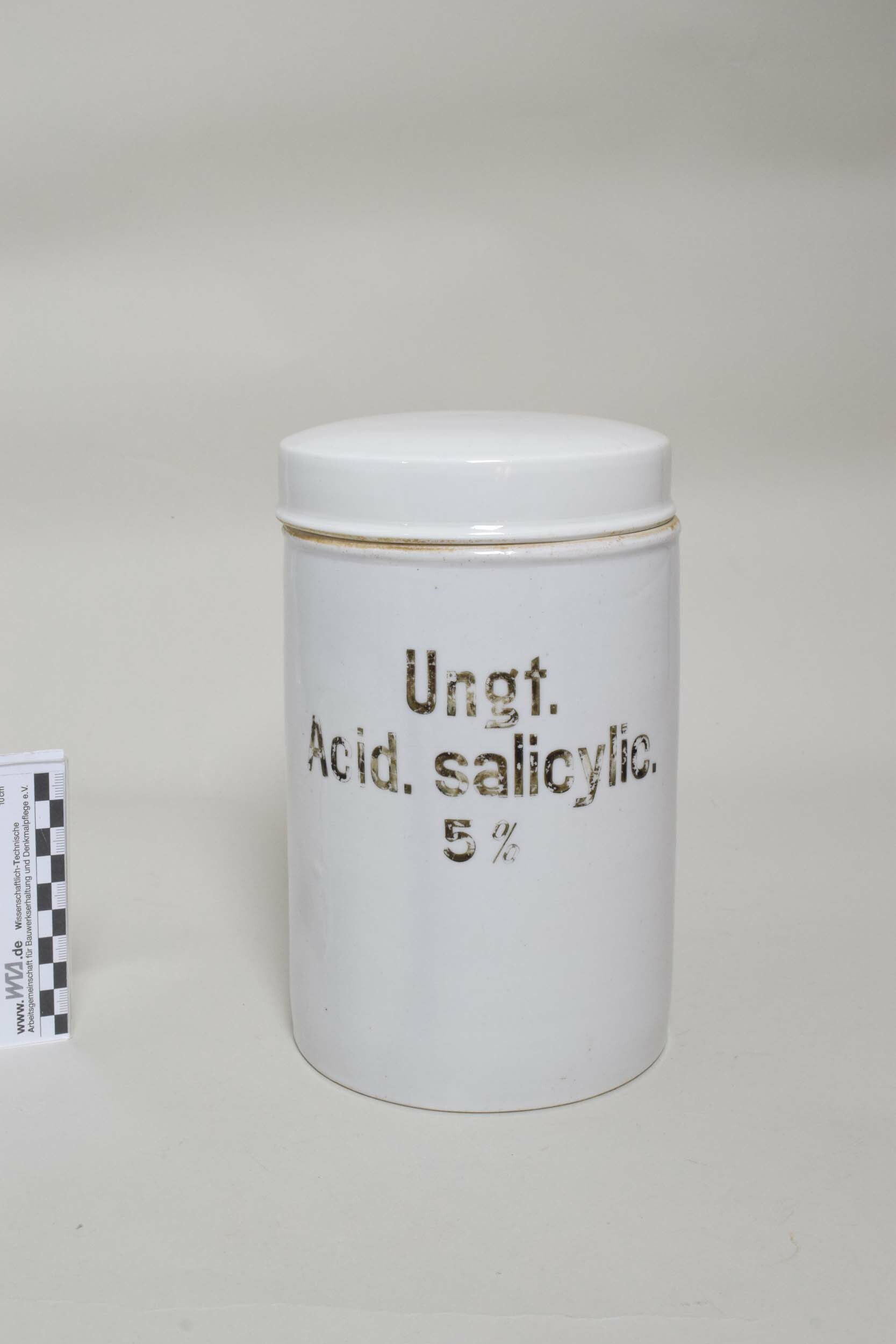 Arzneimitteldose "Ungt.Acid.salicylic. 5%" (Heimatmuseum Dohna CC BY-NC-SA)