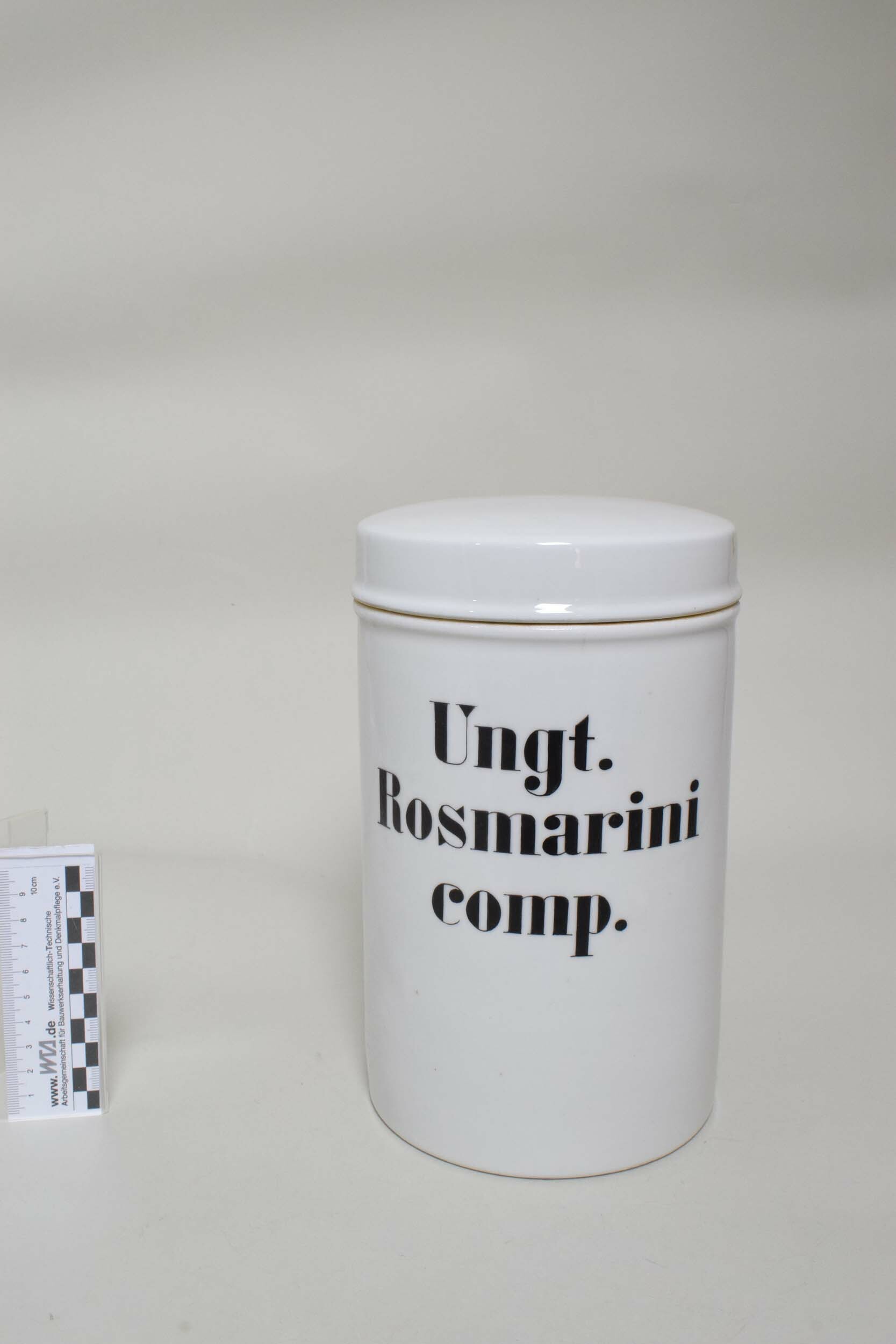 Arzneimitteldose "Ungt. Rosmarini comp." (Heimatmuseum Dohna CC BY-NC-SA)