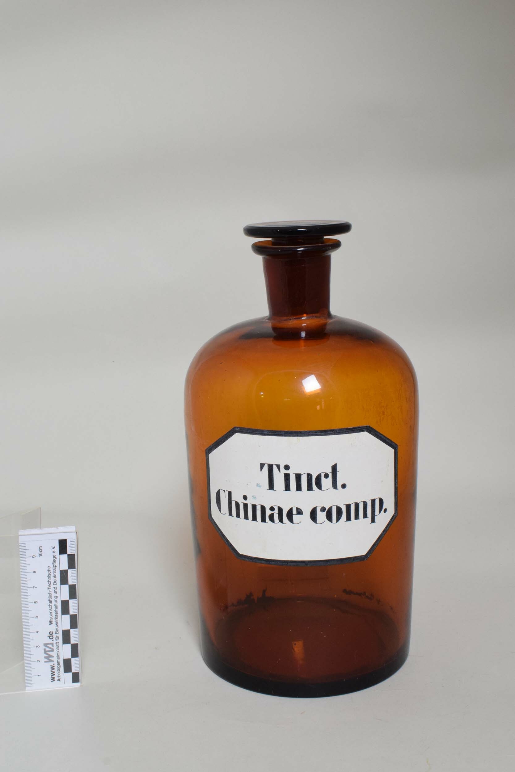 Apothekenflasche "Tinct. Chinae comp." (Heimatmuseum Dohna CC BY-NC-SA)