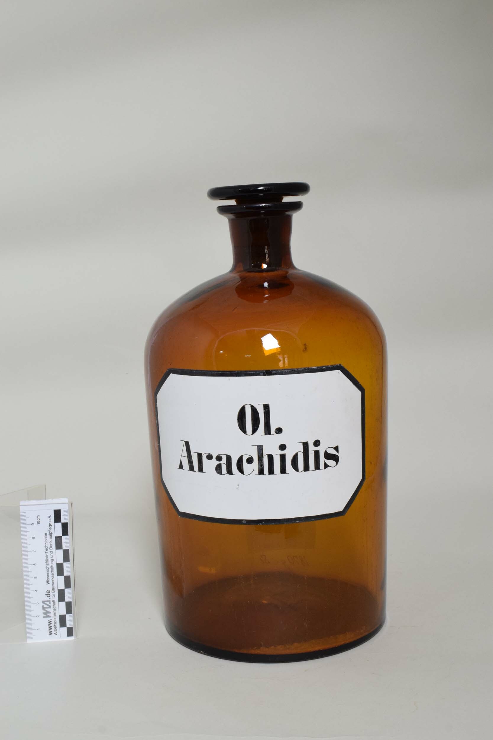 Apothekenflasche "Ol. Arachidis" (Heimatmuseum Dohna CC BY-NC-SA)