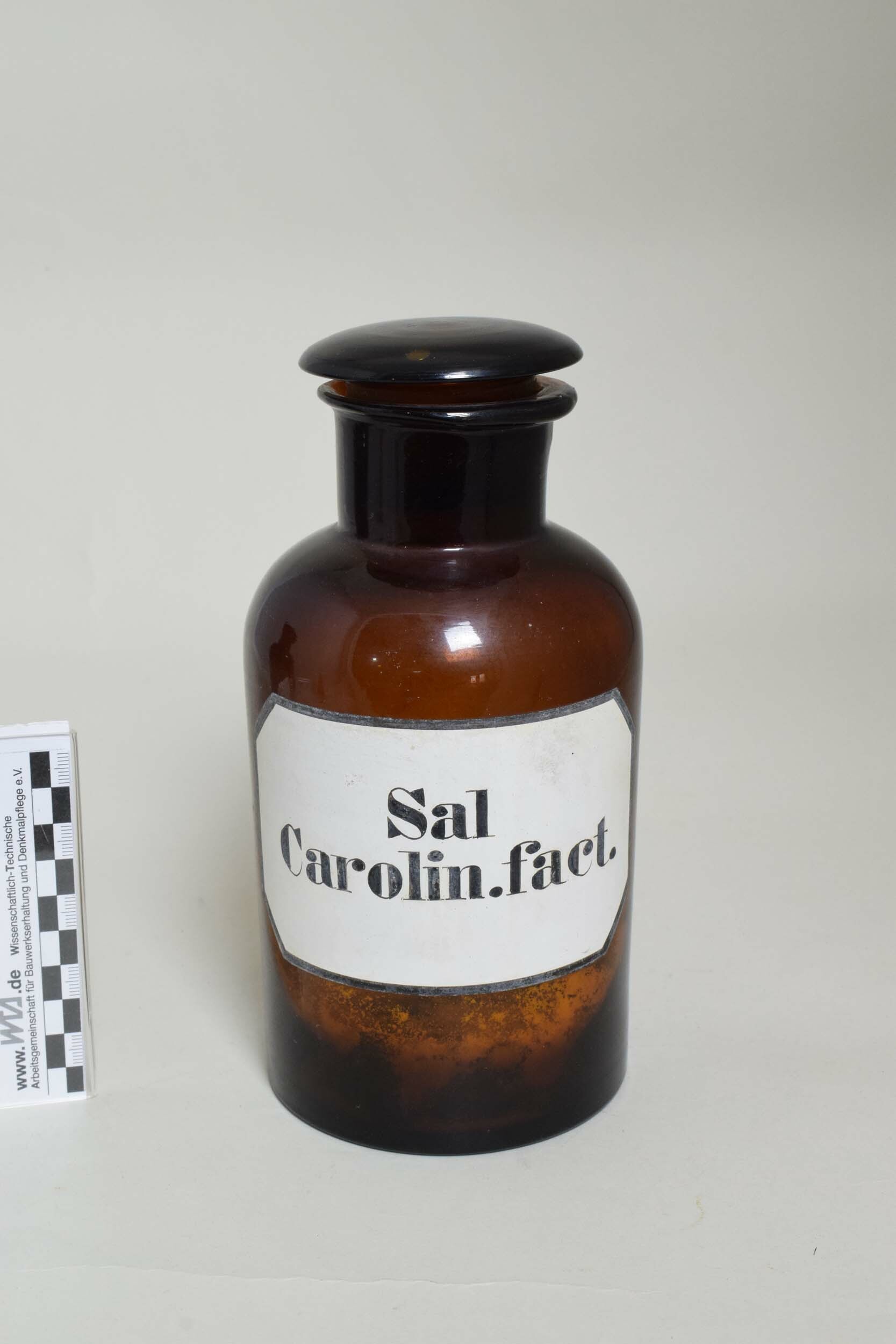 Apothekenflasche "Sal Carolin. fact." (Heimatmuseum Dohna CC BY-NC-SA)