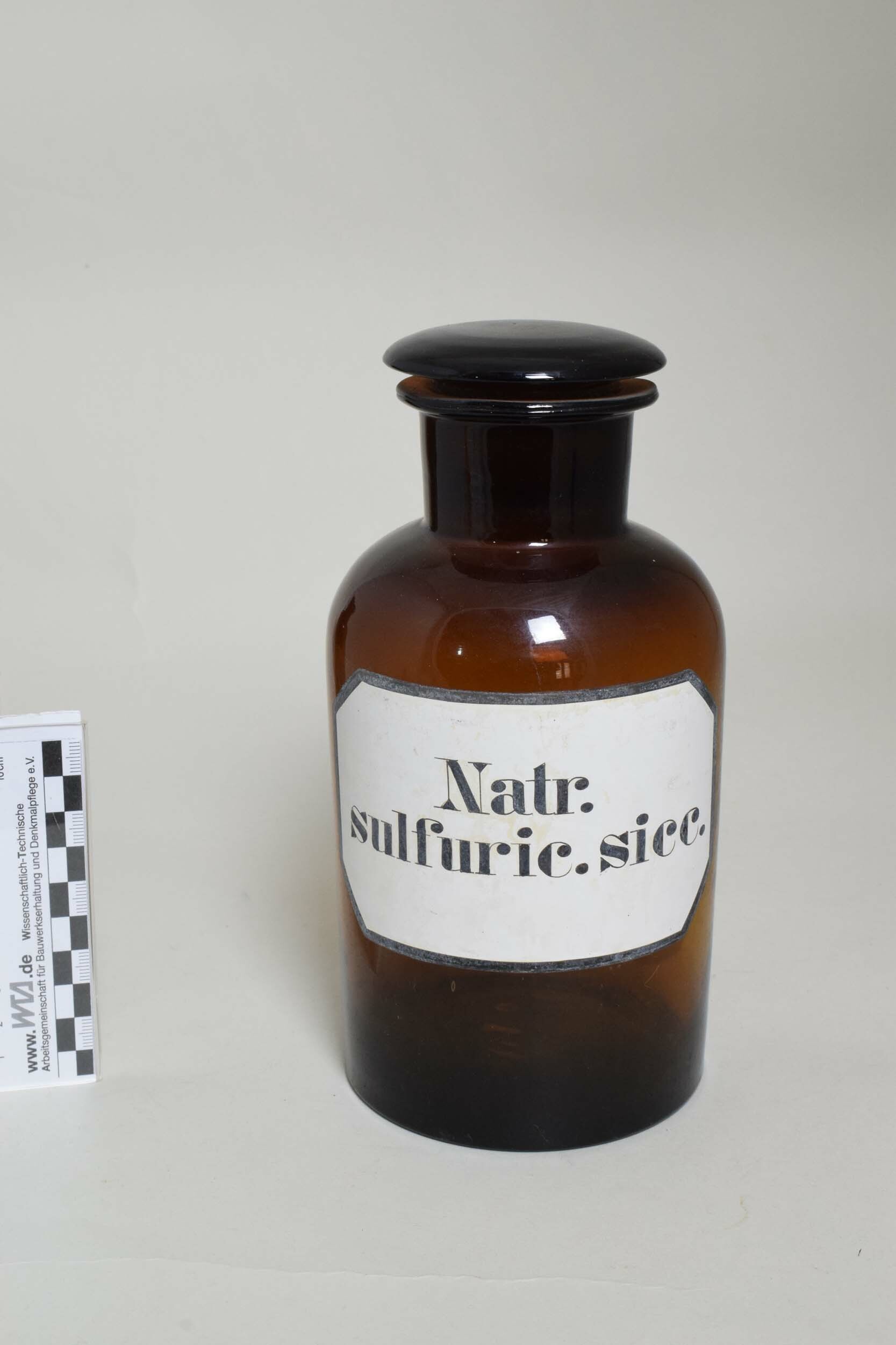 Apothekenflasche "Natr. sulfuric. sicc." (Heimatmuseum Dohna CC BY-NC-SA)