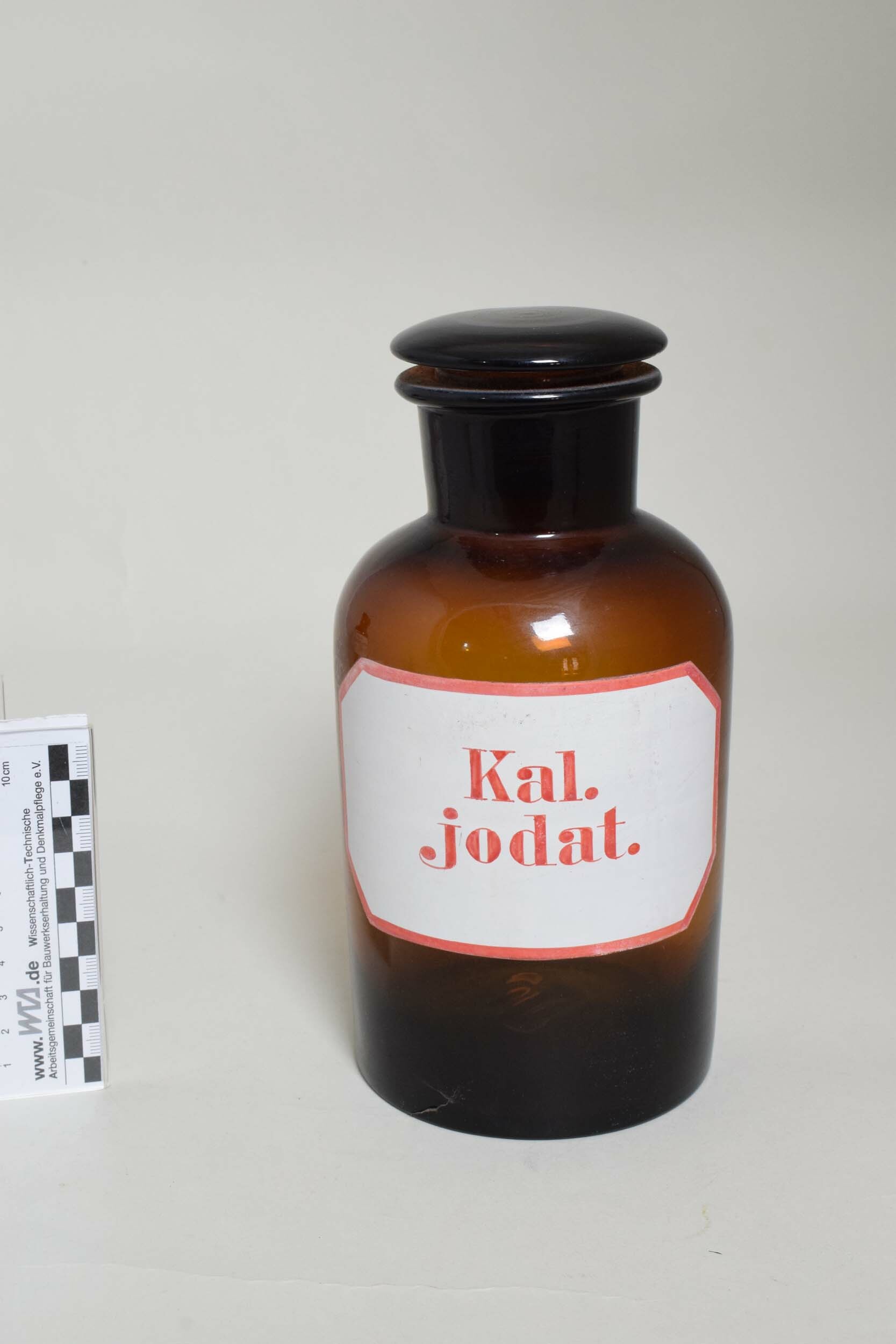 Apothekenflasche "Kal .jodat." (Heimatmuseum Dohna CC BY-NC-SA)