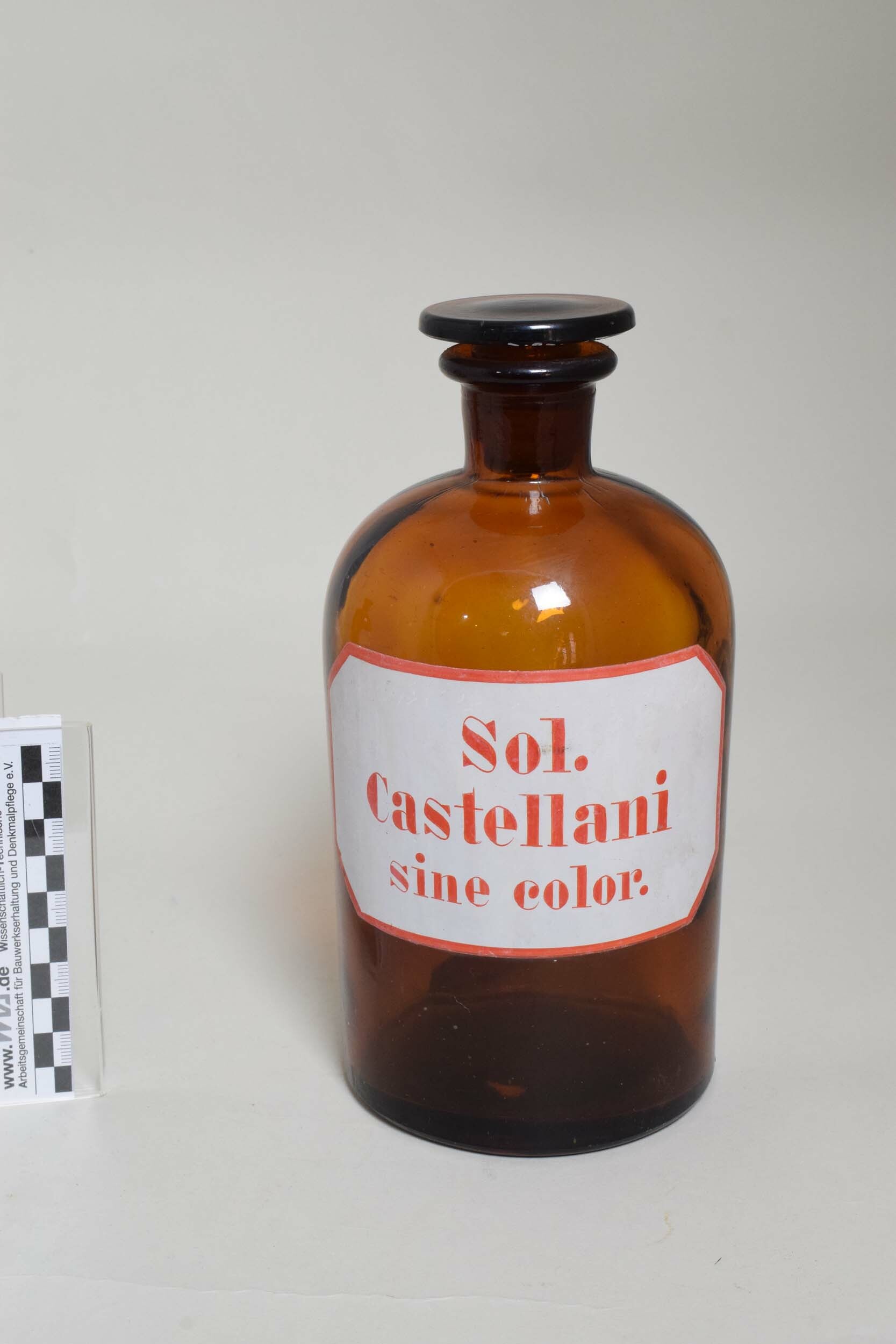Apothekenflasche "Sol. Castellani sine color." (Heimatmuseum Dohna CC BY-NC-SA)