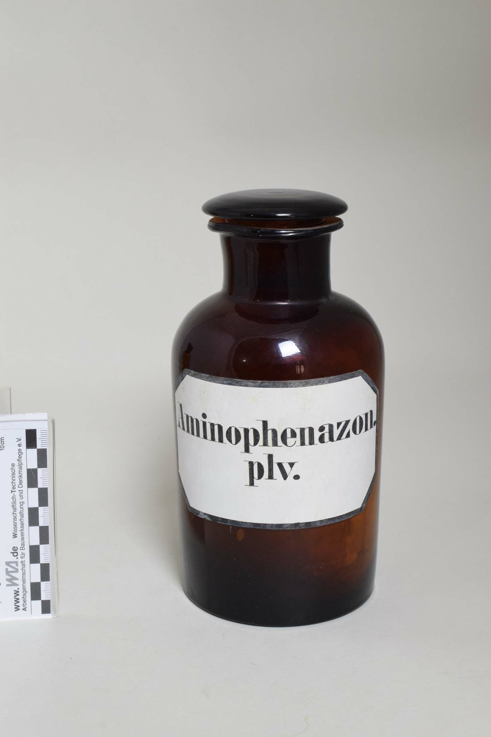 Apothekenflasche "Aminophenazon. plv." (Heimatmuseum Dohna CC BY-NC-SA)