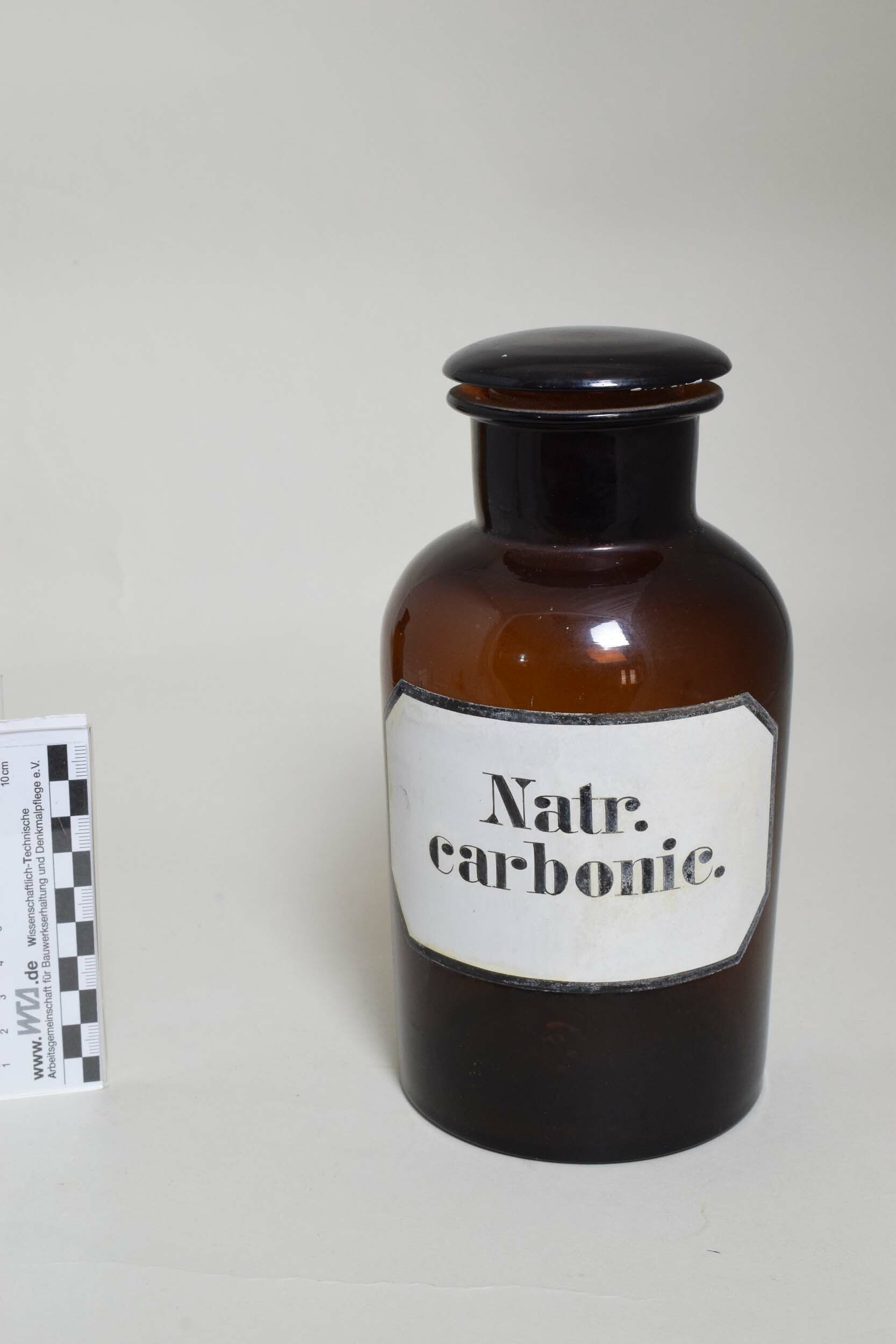 Apothekenflasche "Natr. carbonic." (Heimatmuseum Dohna CC BY-NC-SA)