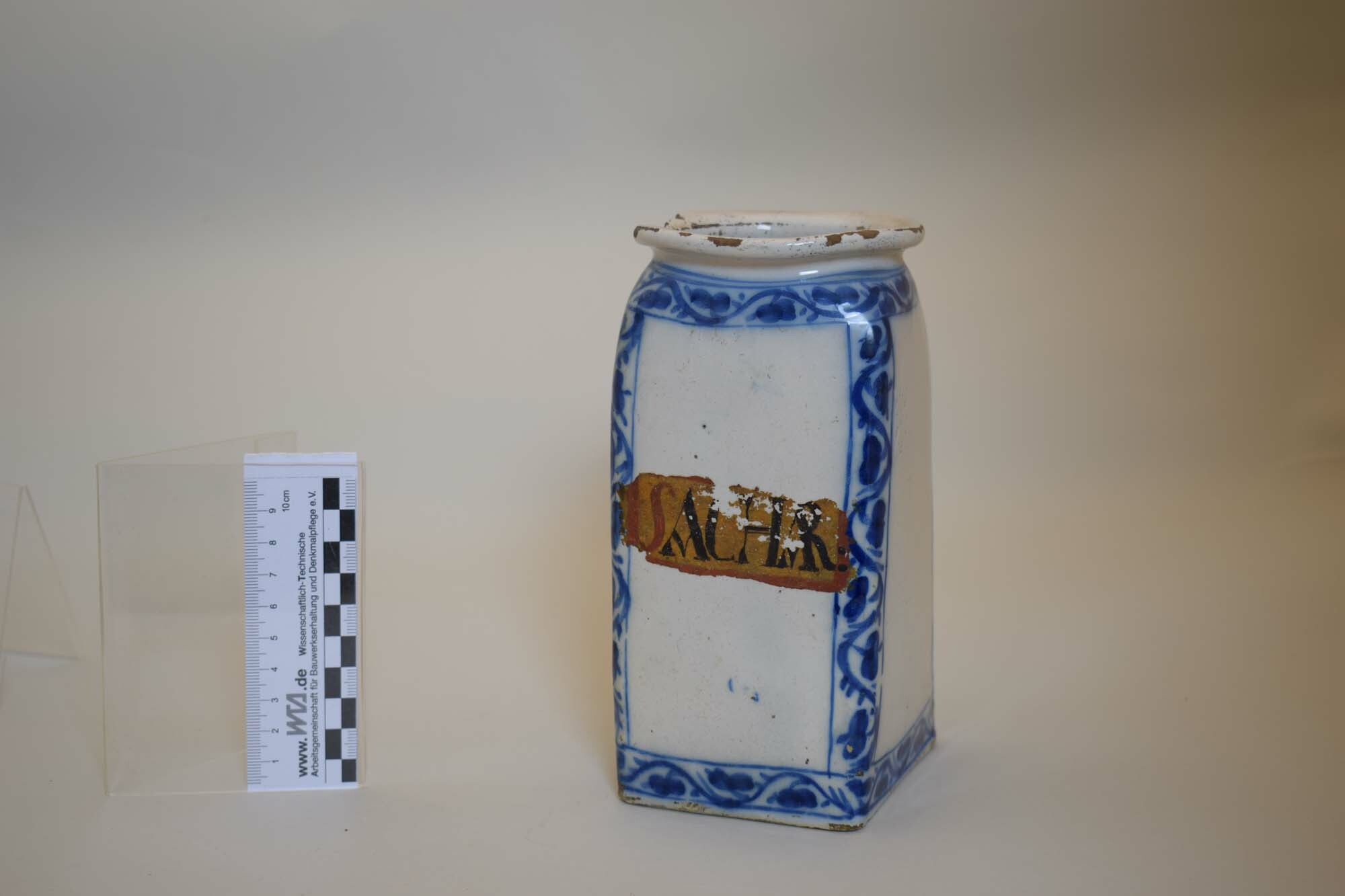 Apothekenflasche "SACHAR" (Heimatmuseum Dohna CC BY-NC-SA)