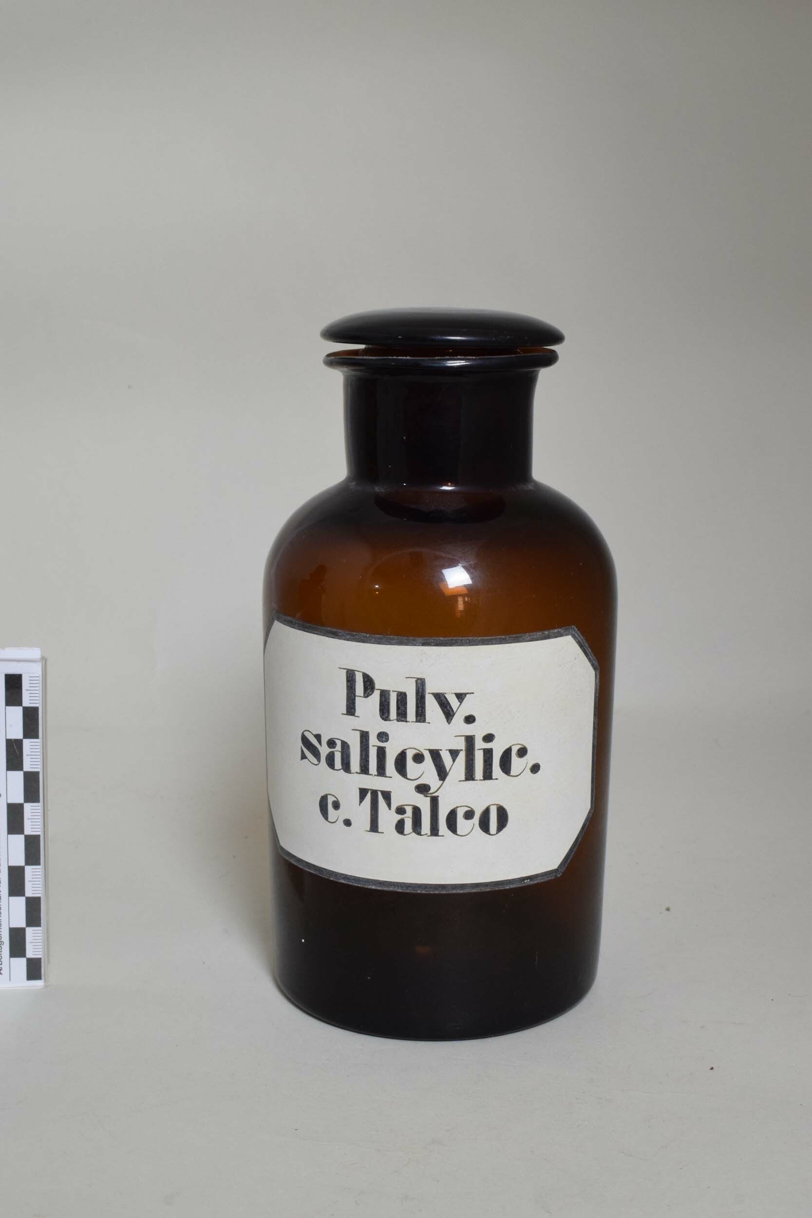 Apothekenflasche "Pulv. Salicylic c. Talco" (Heimatmuseum Dohna CC BY-NC-SA)