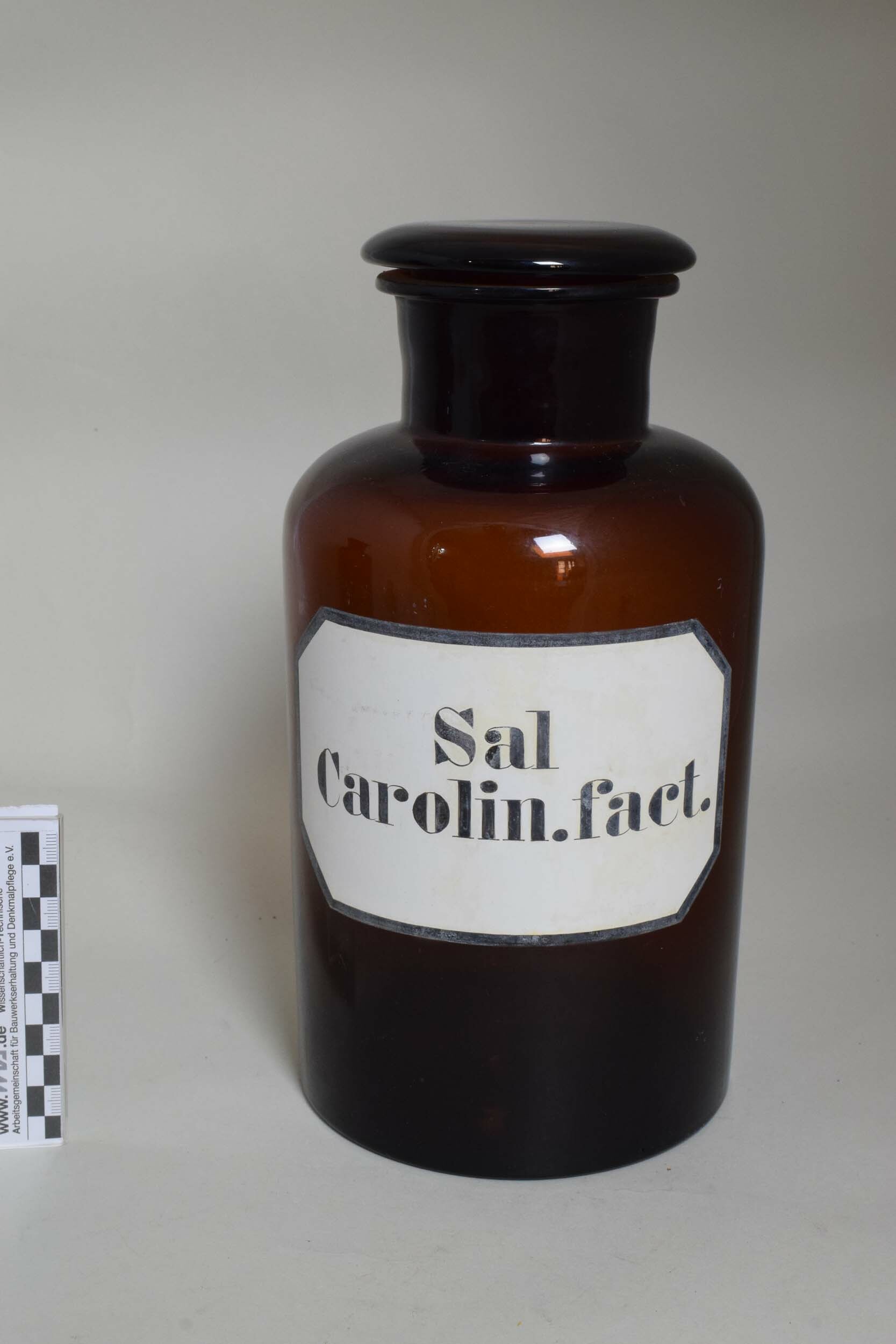 Apothekenflasche "Sal. Carolin. Fact." (Heimatmuseum Dohna CC BY-NC-SA)