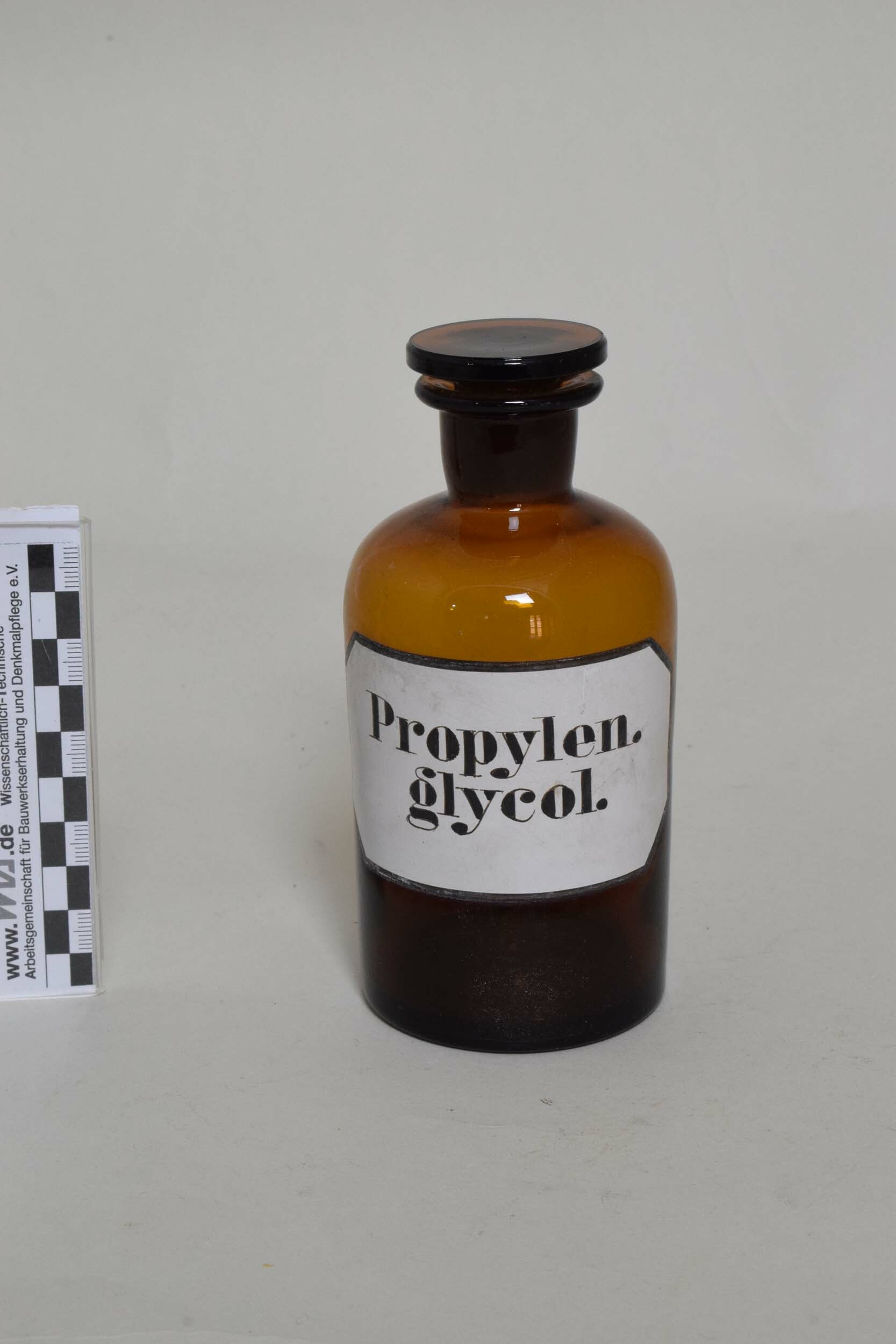 Apothekenflasche "Propylen. Glycol." (Heimatmuseum Dohna CC BY-NC-SA)