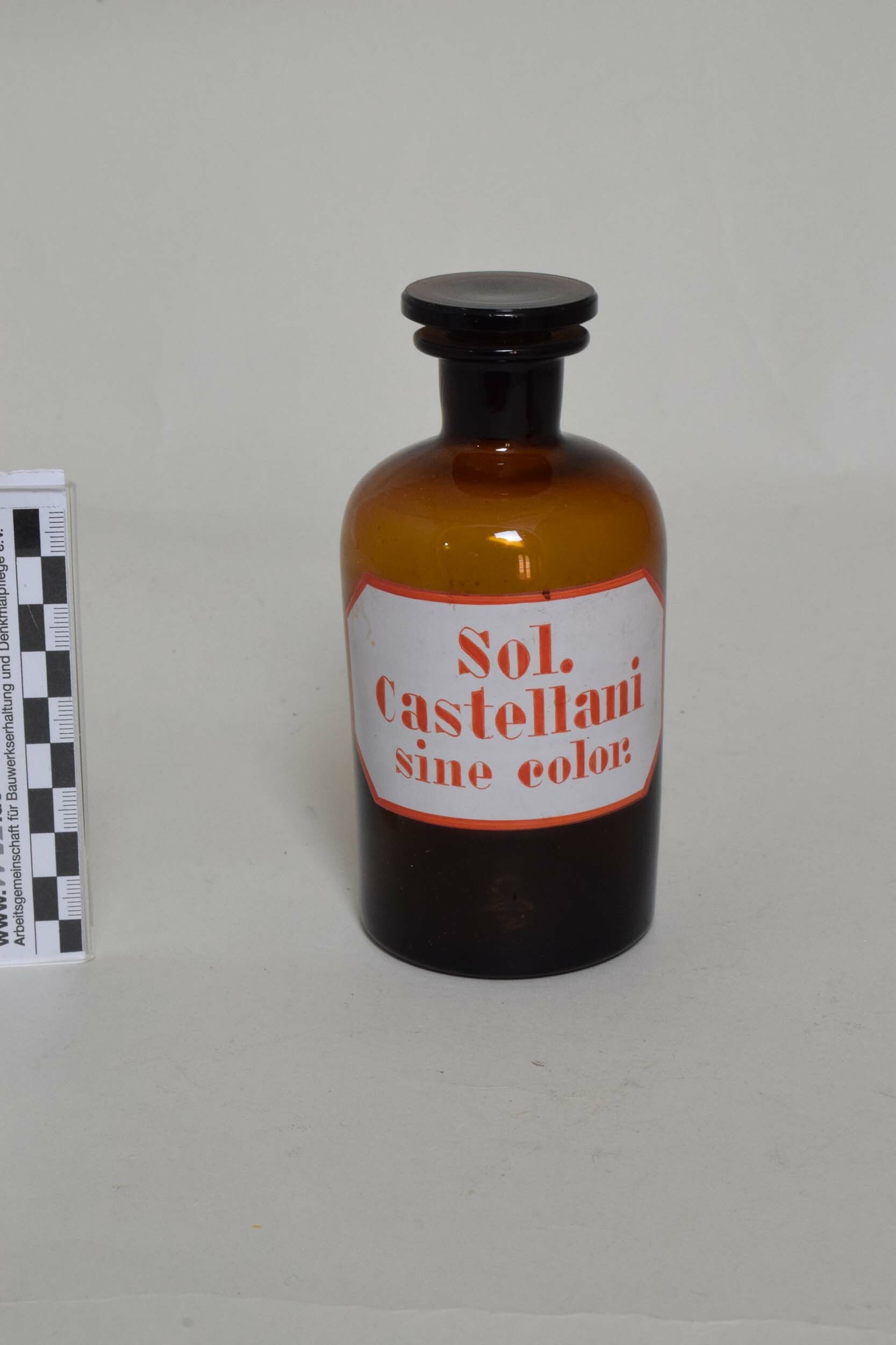 Apothekenflasche "Sol. Castellani sine color." (Heimatmuseum Dohna CC BY-NC-SA)
