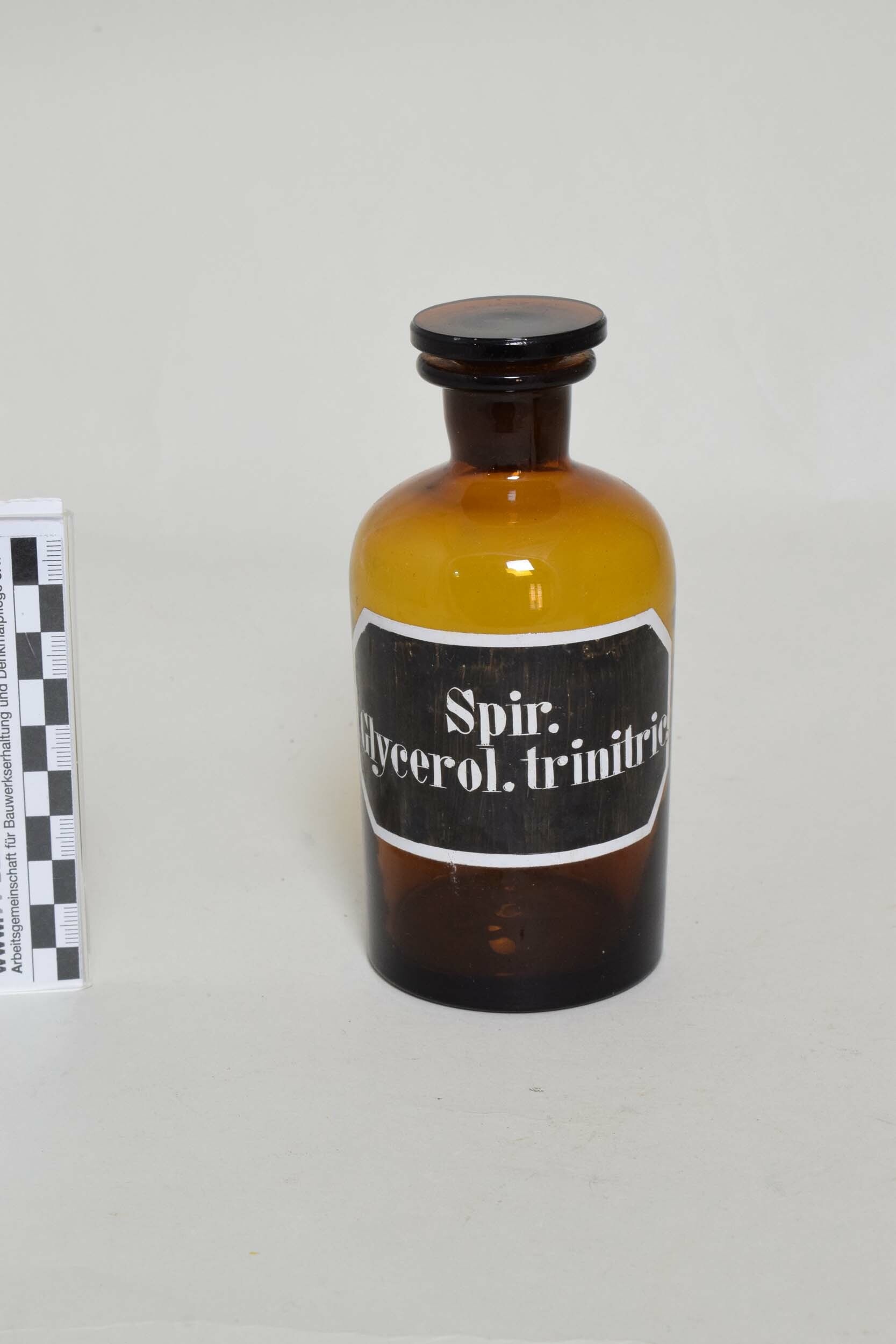 Apothekenflasche "Spir. Glycerol.btrinitric." (Heimatmuseum Dohna CC BY-NC-SA)