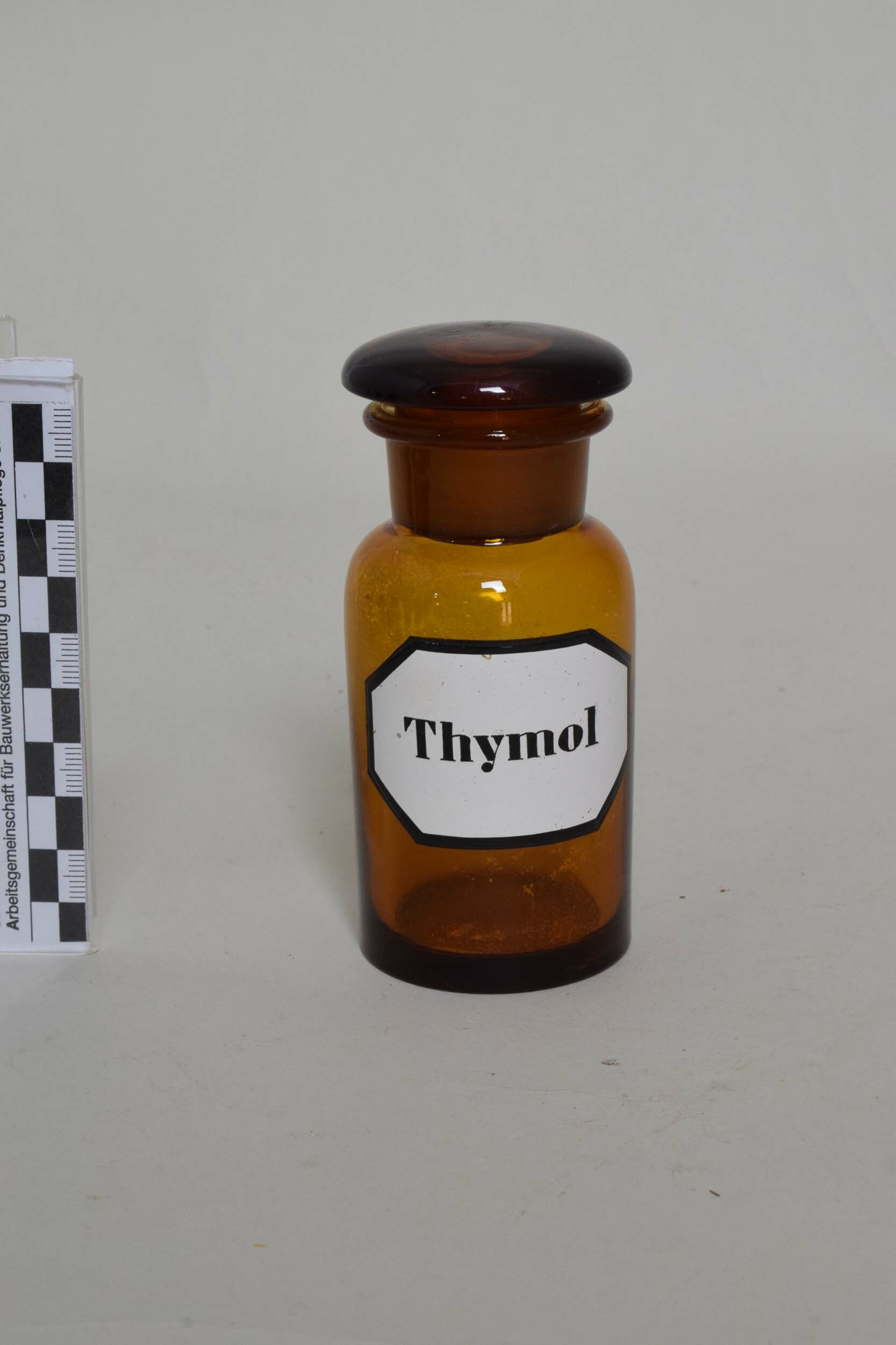 Apothekenflasche "Thymol" (Heimatmuseum Dohna CC BY-NC-SA)