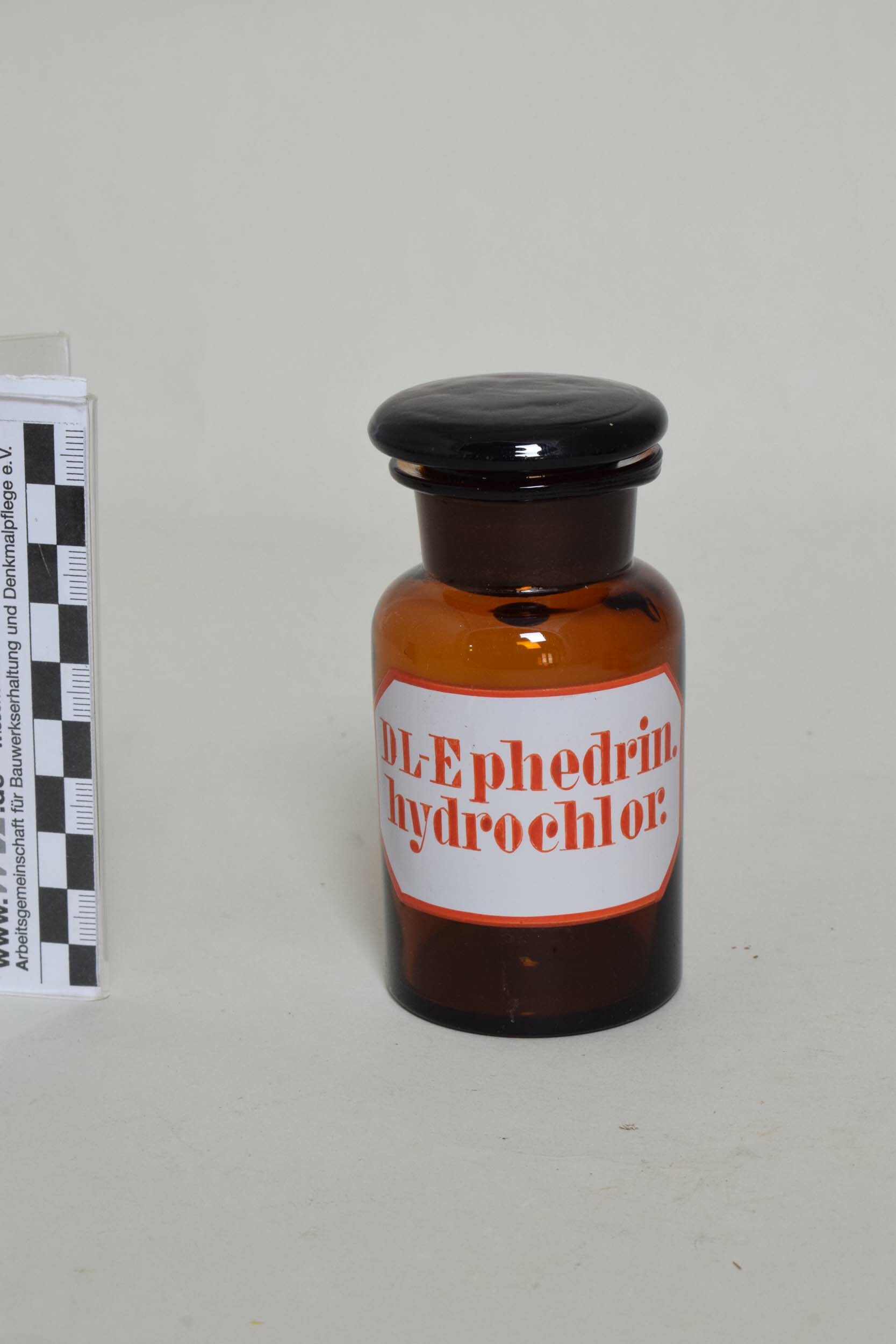 Apothekenflasche "DL-Ephedrin hydrochlor." (Heimatmuseum Dohna CC BY-NC-SA)