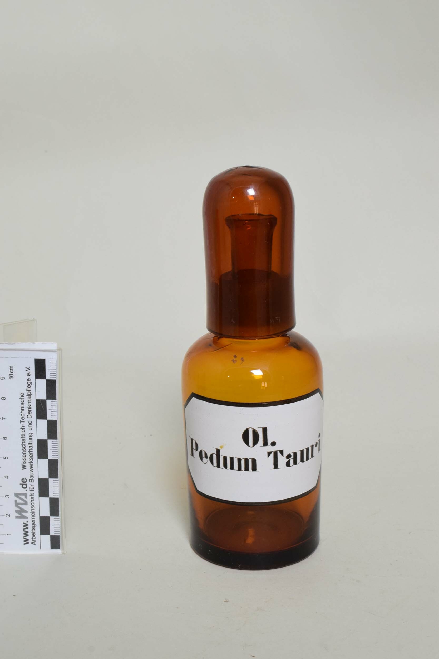 Apothekenflasche "Ol Pedum Tauri" (Heimatmuseum Dohna CC BY-NC-SA)