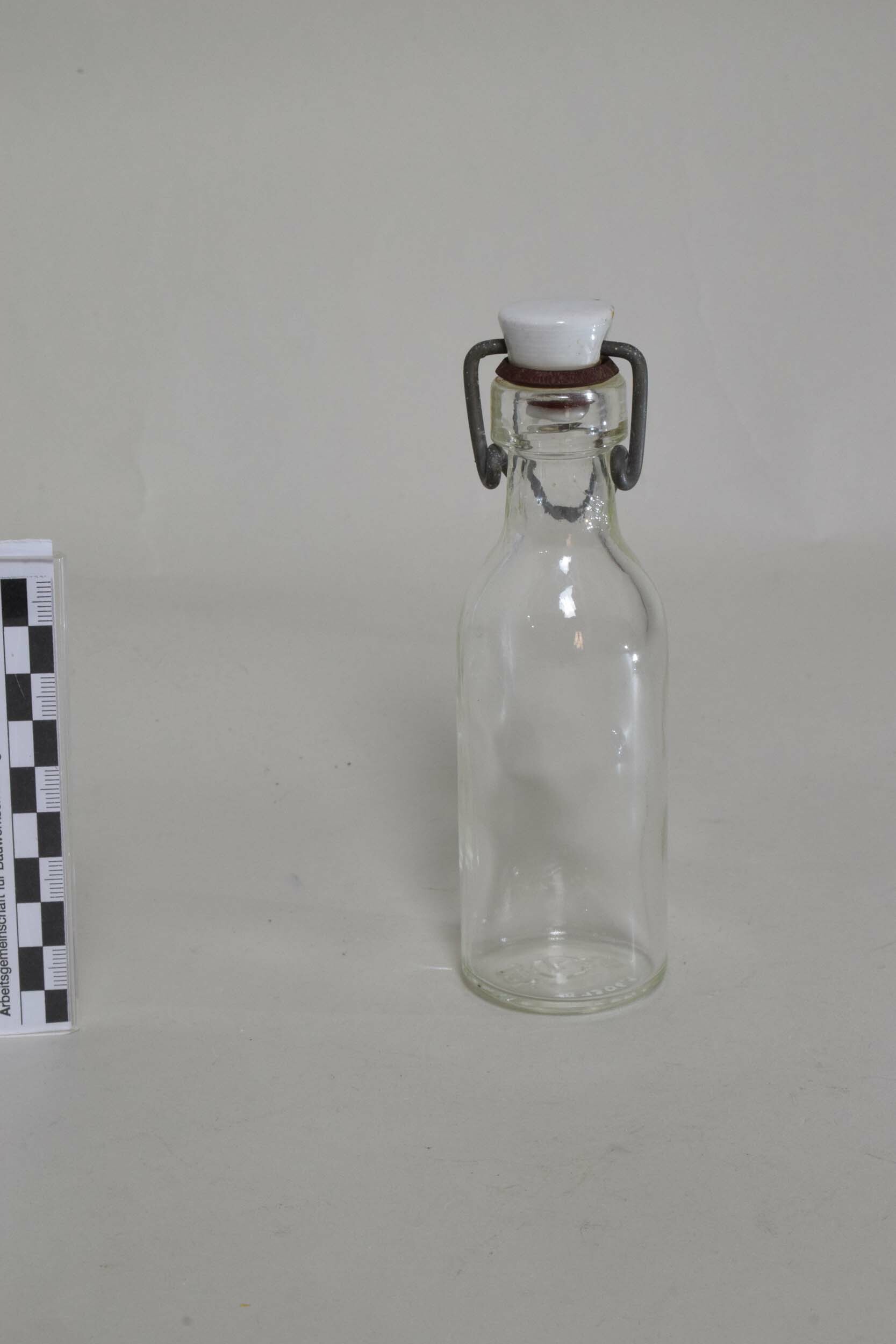 Apothekenflasche mit Bügelverschluss (Heimatmuseum Dohna CC BY-NC-SA)