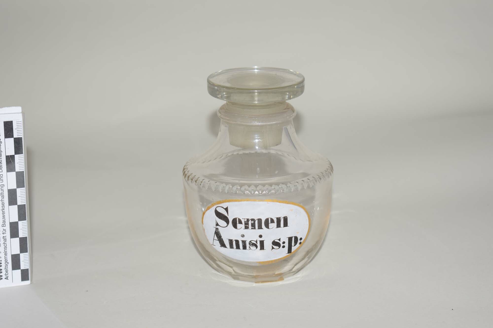 Apothekerglas "Semen Anisi s:p" (Anissamen) (Heimatmuseum Dohna CC BY-NC-SA)