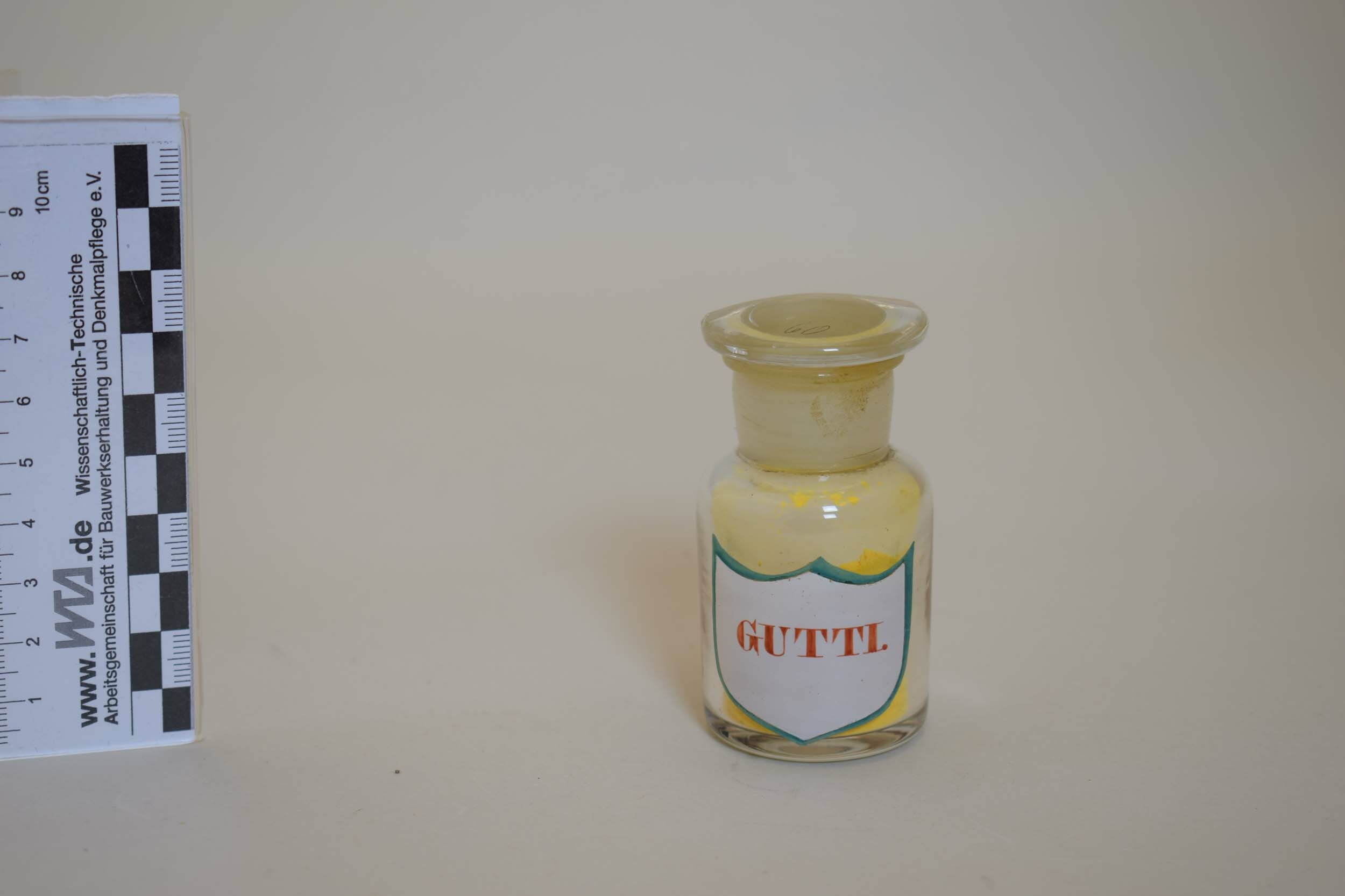 Apothekenflasche "Gutti" (Gummiharz) (Heimatmuseum Dohna CC BY-NC-SA)