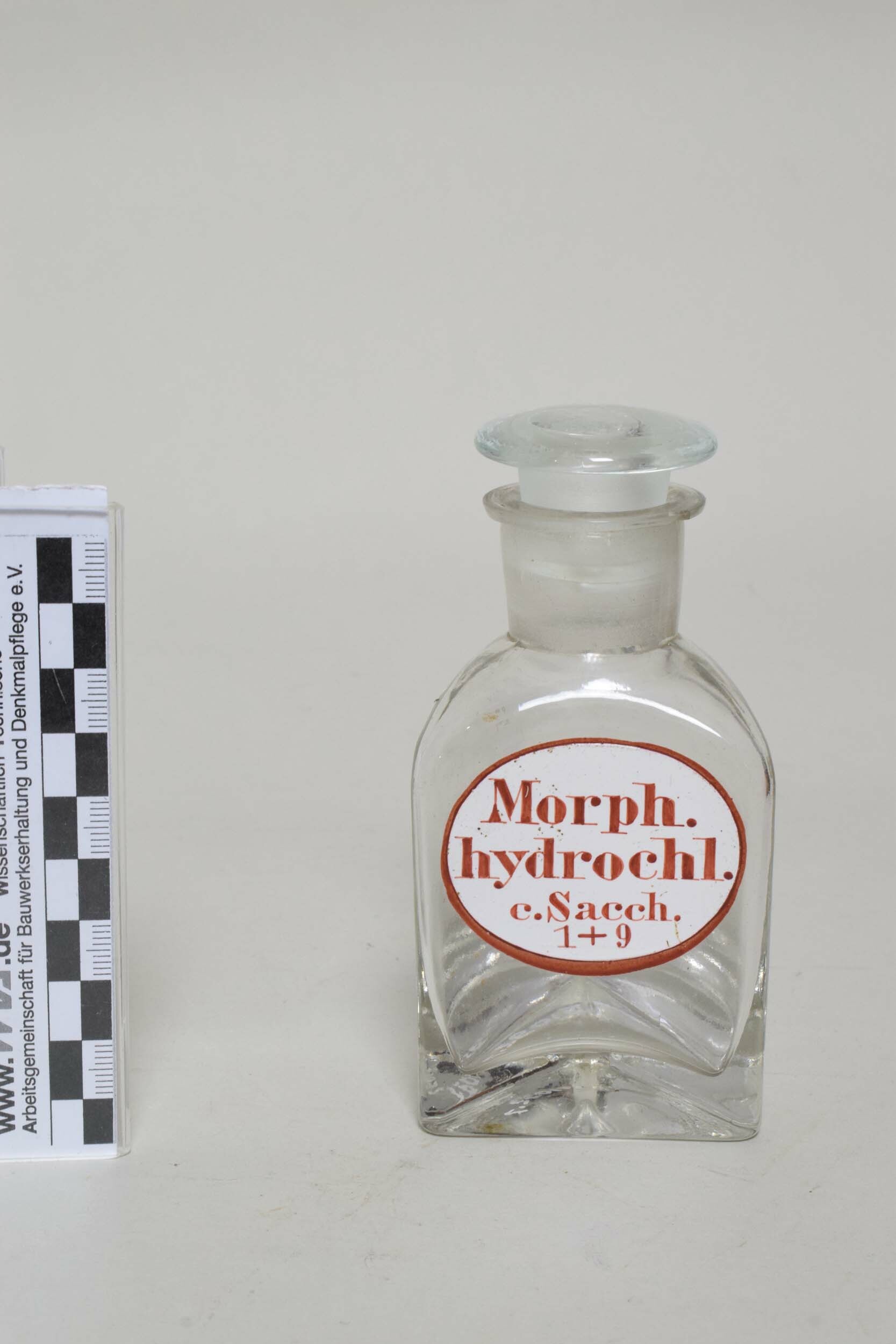 Apothekenflasche "Morph. Hydrochl. C. Sacch." (Heimatmuseum Dohna CC BY-NC-SA)