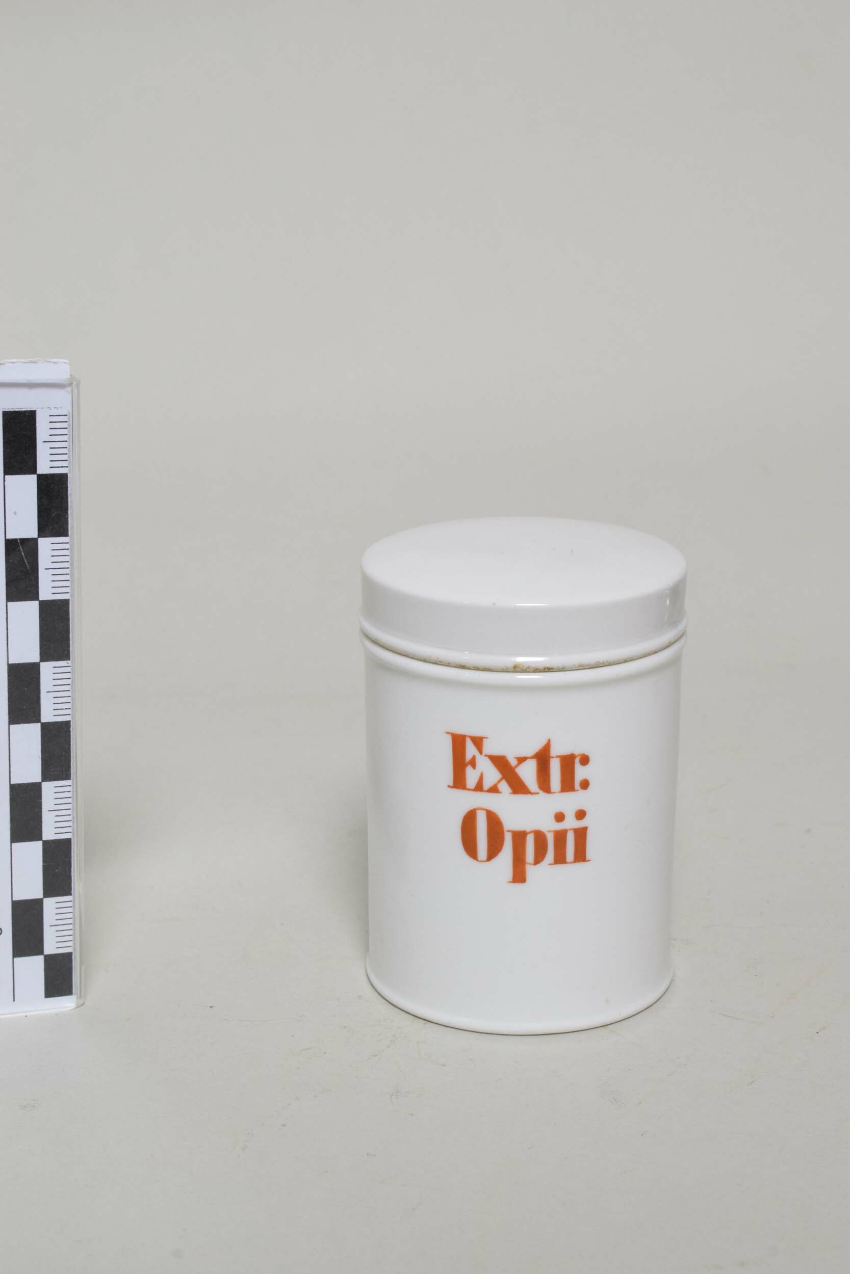 Arzneimitteldose "Extr. Opii" (Heimatmuseum Dohna CC BY-NC-SA)