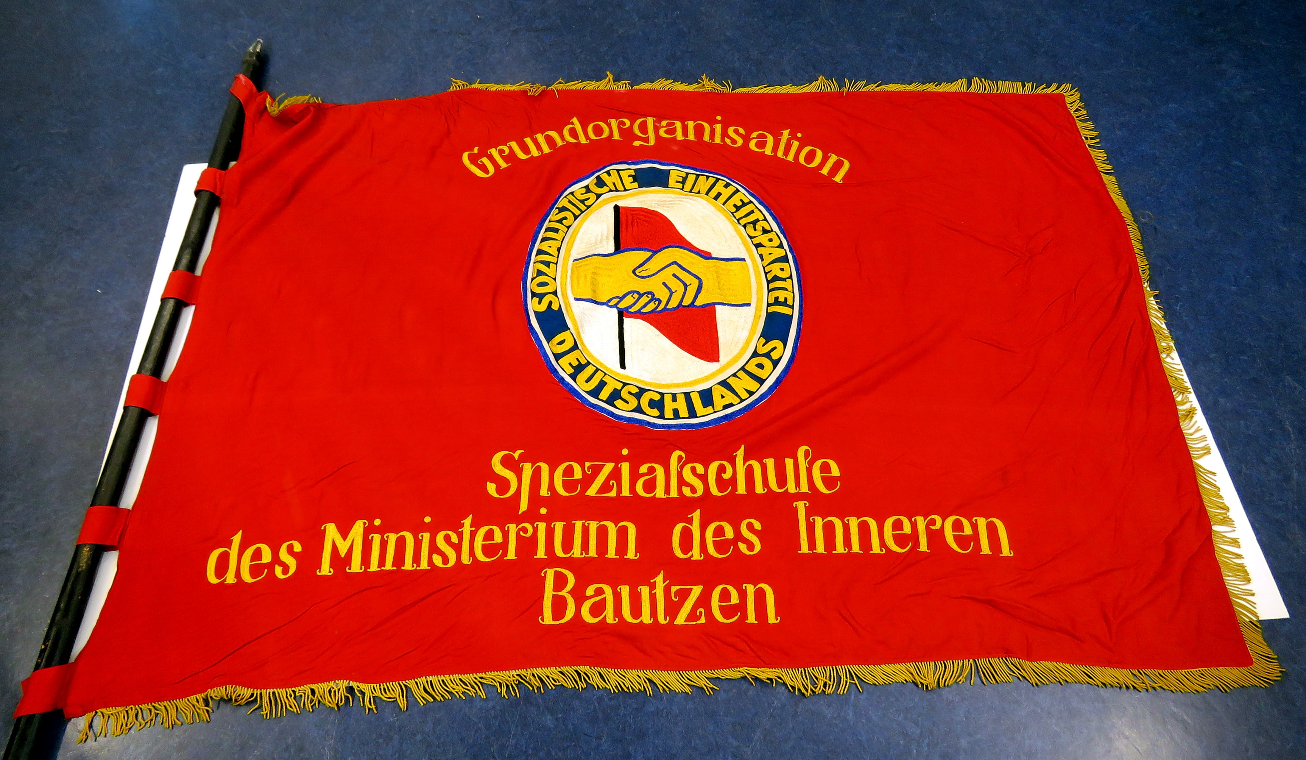 Fahne Grundorganisation der SED (Polizeidirektion Dresden RR-F)