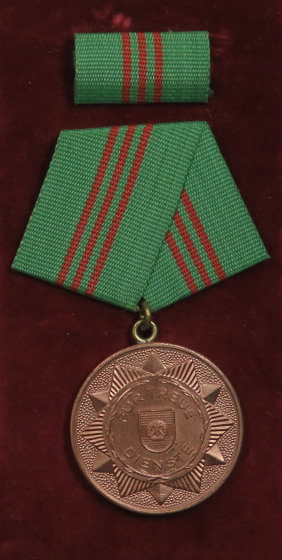 Die Medaille für treue Dienste in den bewaffneten Organen des Ministeriums des Inneren 5 Jahre (Polizeidirektion Dresden RR-F)