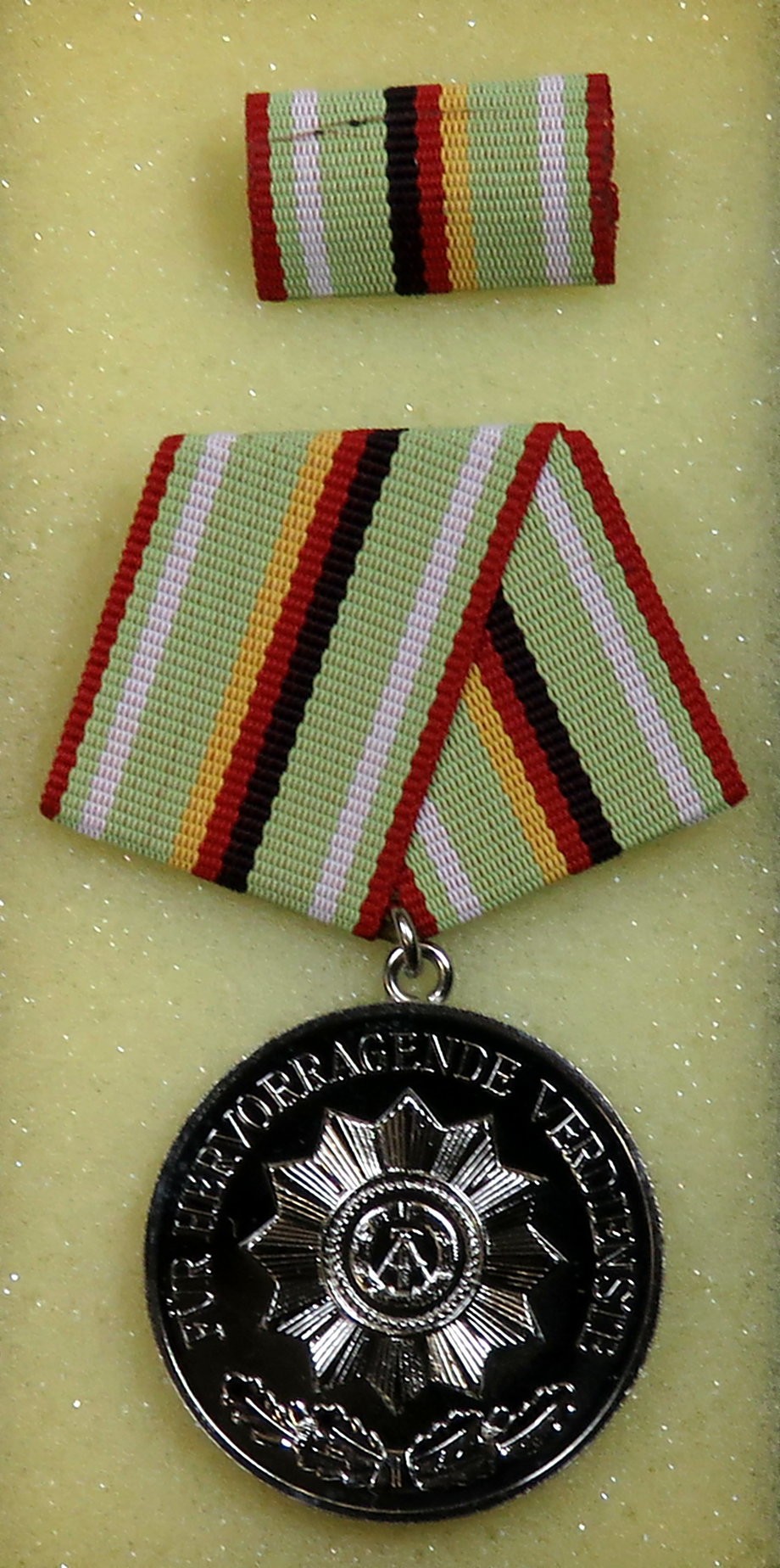 Verdienstmedaille der Organe des Ministeriums des Innern in Silber (Polizeidirektion Dresden RR-F)