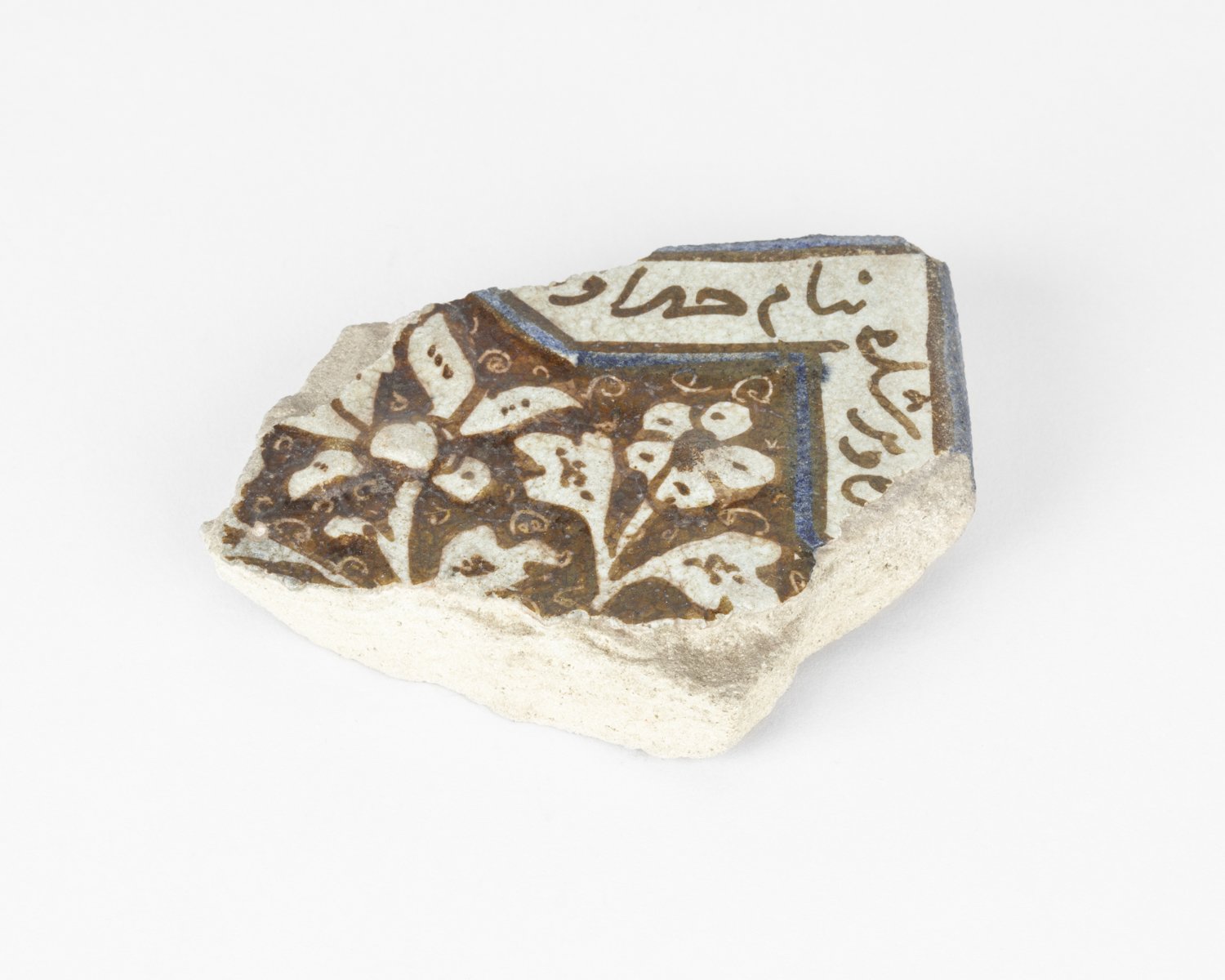 Kachel mit arabischen Schriftzug (Museum - Naturalienkabinett Waldenburg CC BY-NC-SA)