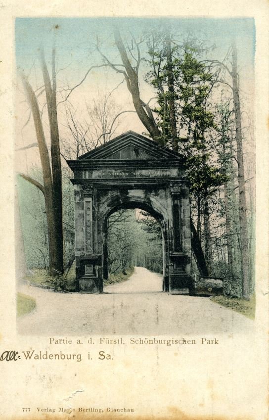 Portal im Grünfelder Park in Waldenburg/Sachsen (Museum - Naturalienkabinett Waldenburg CC BY-NC-SA)