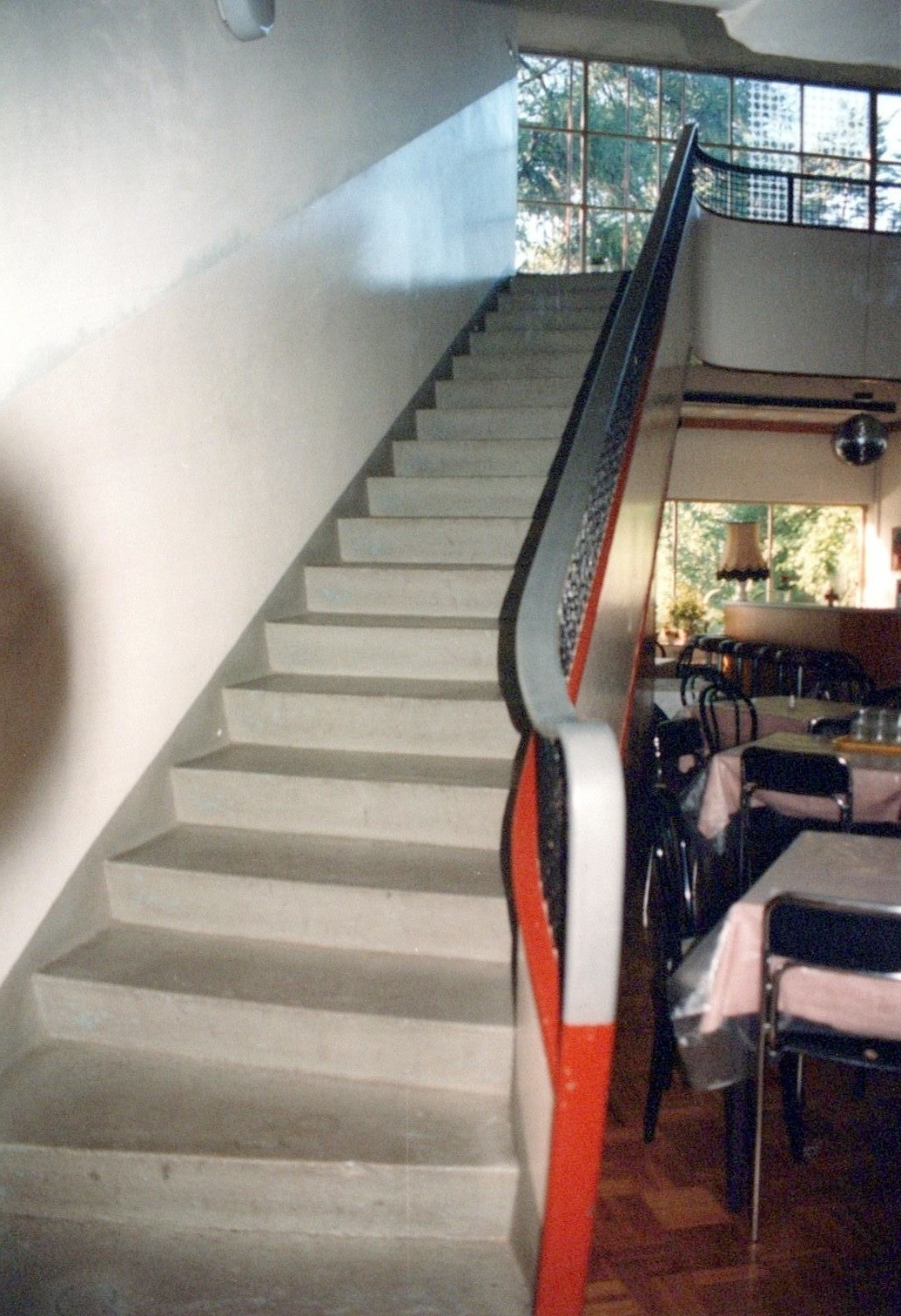 Fotografie: Treppe zum Obergeschoss (Haus Schminke RR-F)
