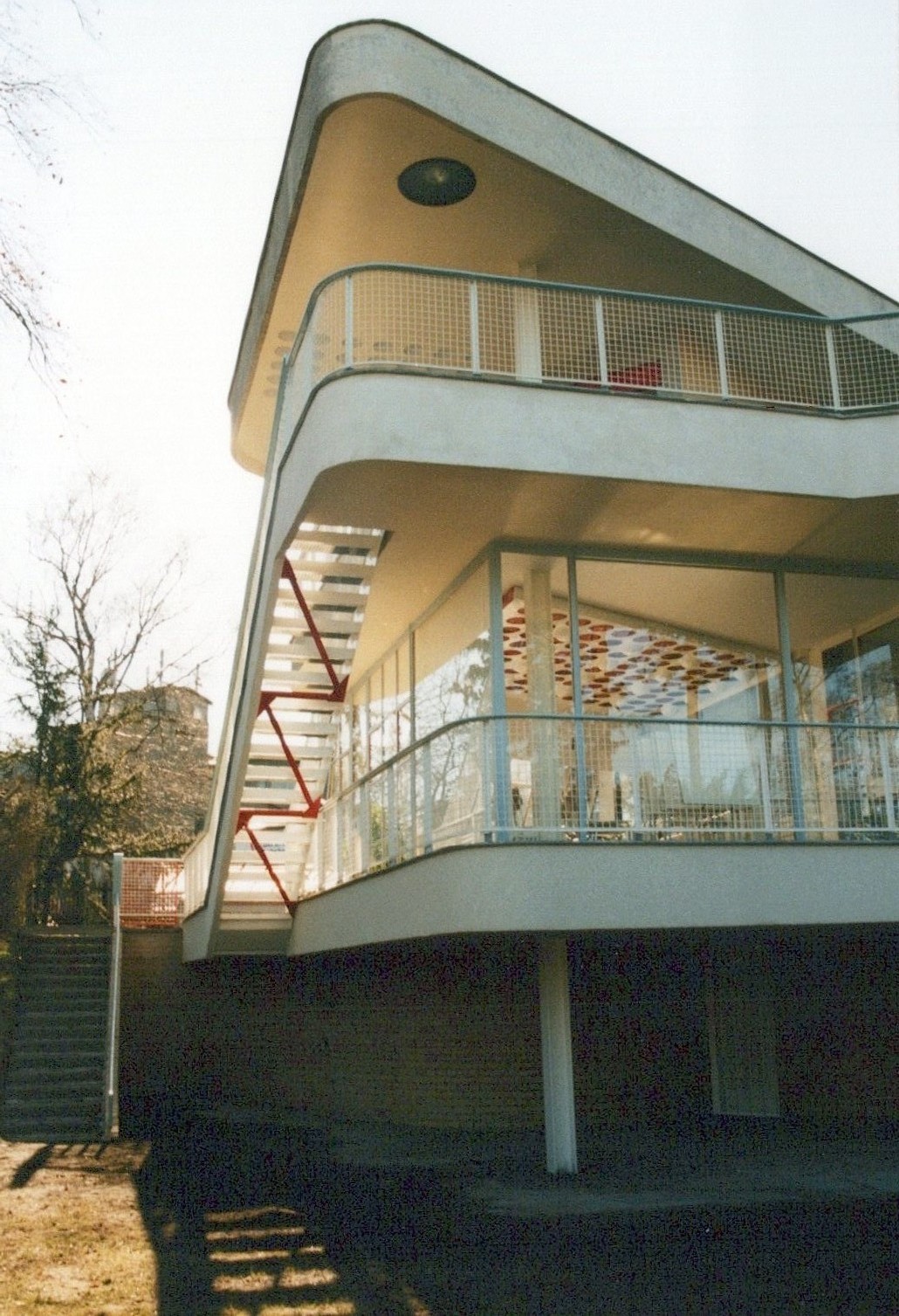 Fotografie: Blick zu den Balkons (Haus Schminke RR-F)