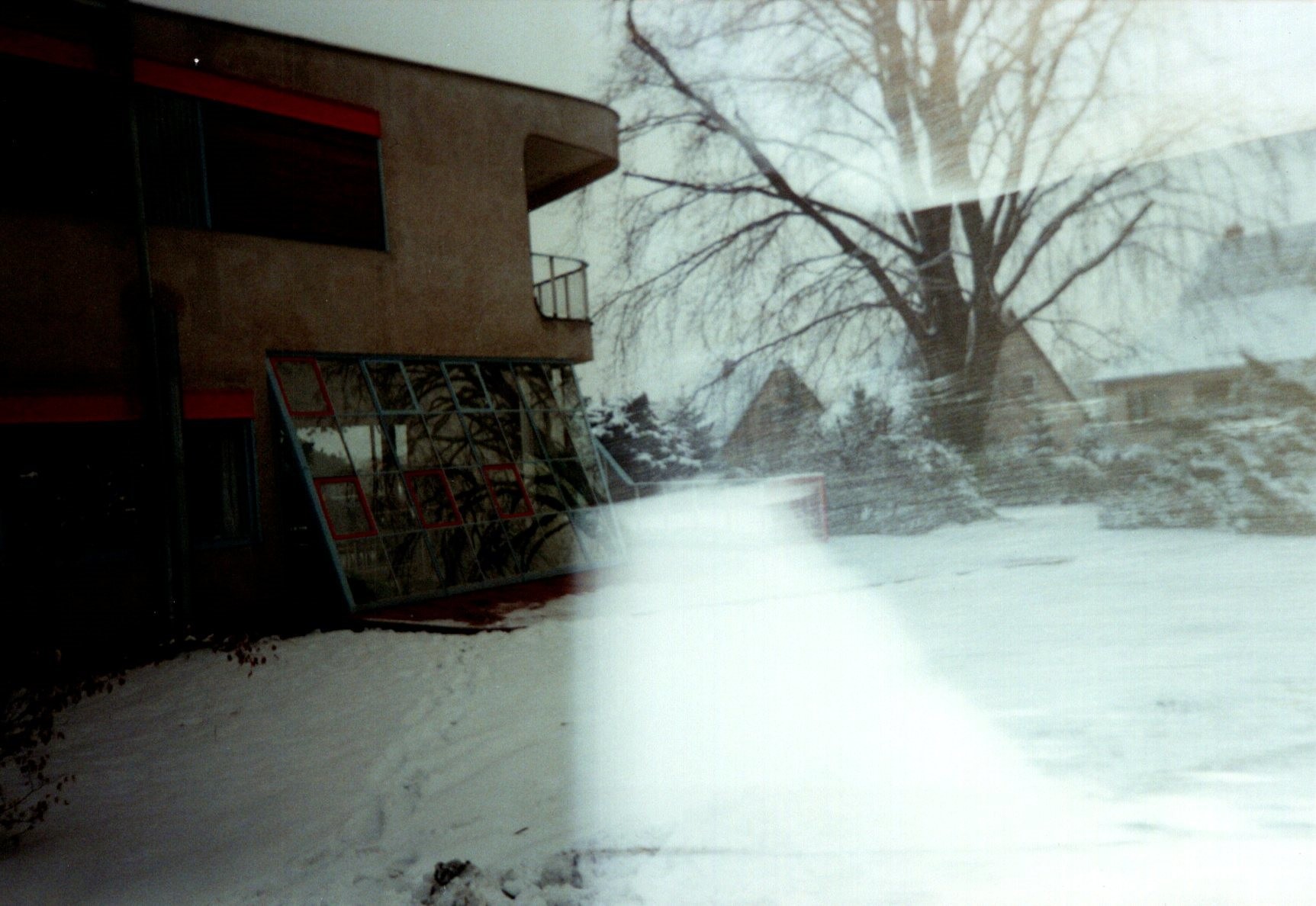 Fotografie: Außenansicht mit Schnee (Haus Schminke RR-F)