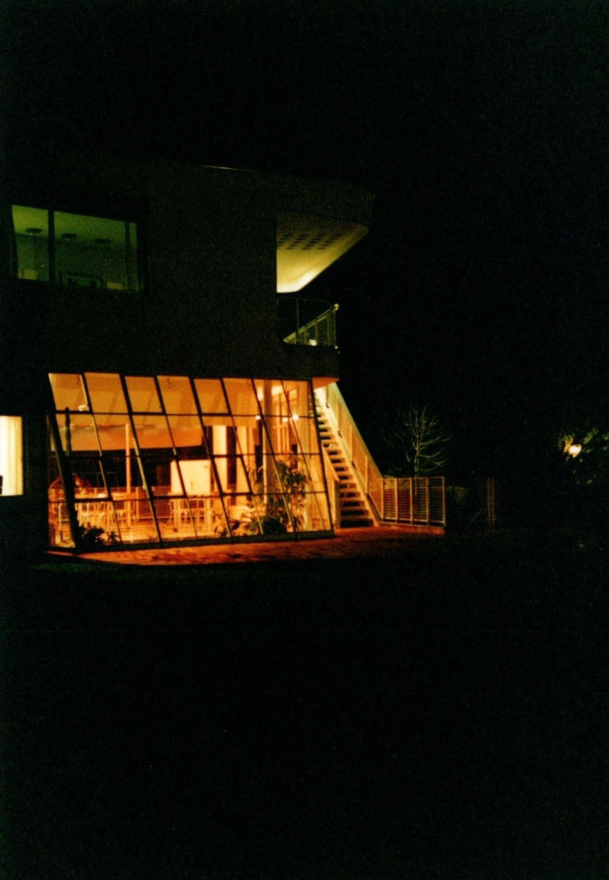 Fotografie: Blick zum Wintergarten bei Nacht (Haus Schminke RR-F)