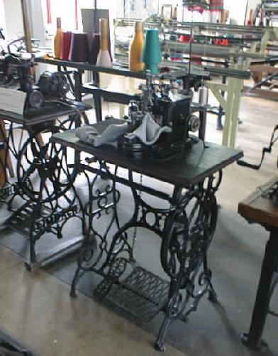Nähmaschine (Textil- und Rennsportmuseum Hohenstein-Ernstthal CC BY-NC-SA)