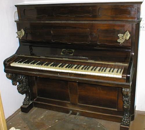 Klavier (Stadtmuseum Löbau CC BY-NC-SA)