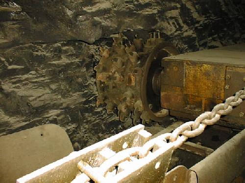 Walzenschrämmaschine (Bergbaumuseum Oelsnitz/Erzgebirge CC BY-NC-SA)