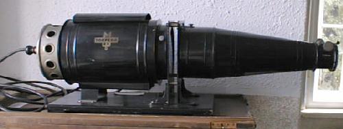Projektor (Ebersdorfer Schulmuseum e.V. CC BY-NC-SA)