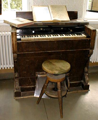 Harmonium (Ebersdorfer Schulmuseum e.V. CC BY-NC-SA)