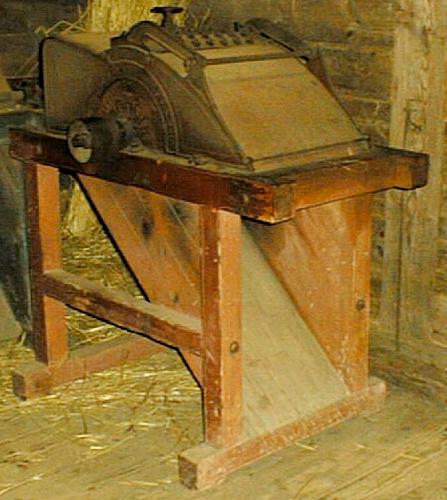 Dreschmaschine (Vogtländisches Freilichtmuseum Landwüst CC BY-NC-SA)